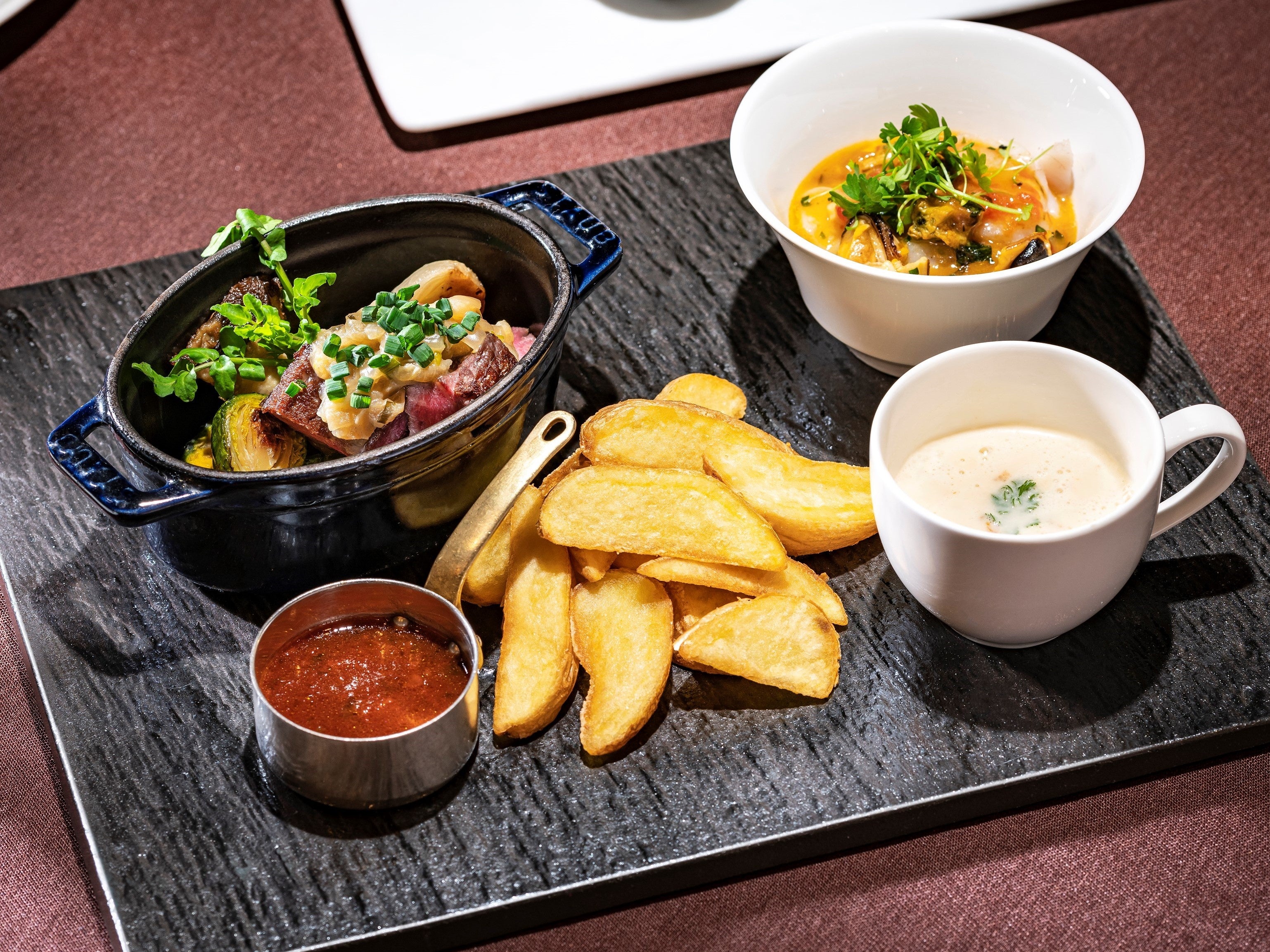 フレンチシェフが腕を振るうメインディッシュ