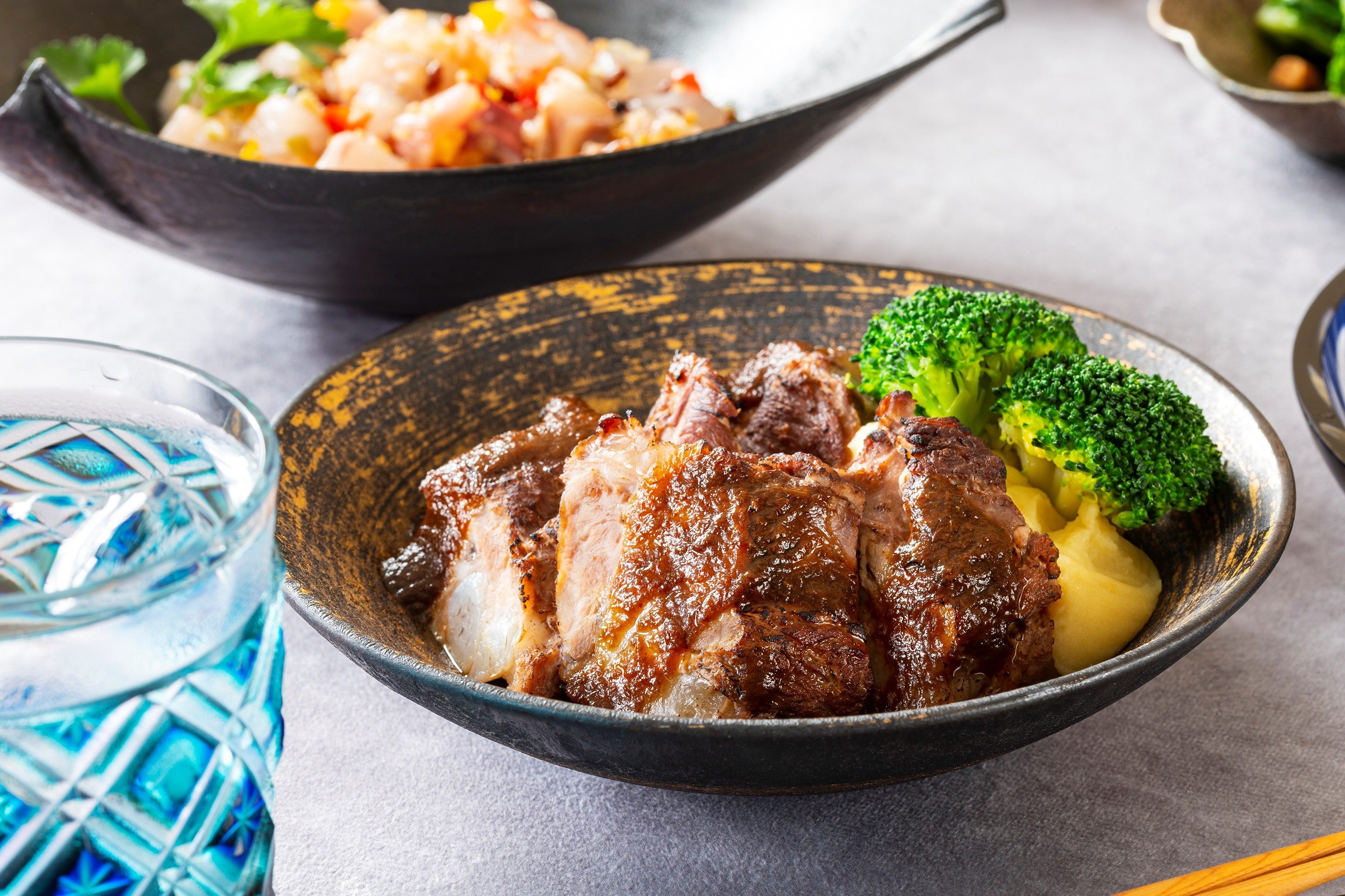 豚軟骨の柔らか煮　プルーンのソース