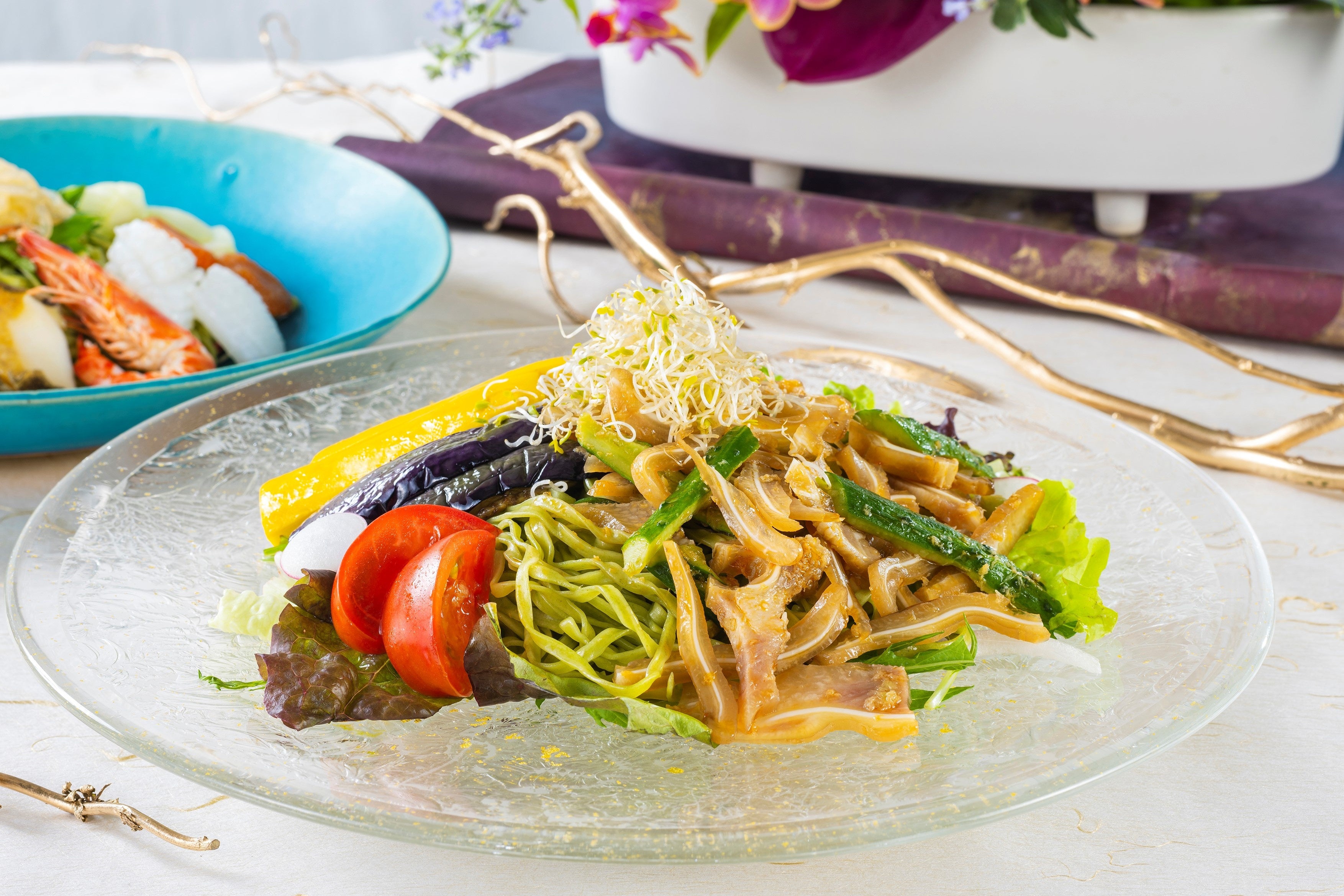 コリコリ食感が楽しい「豚軟骨と新鮮野菜のさっぱり翡翠冷麺」