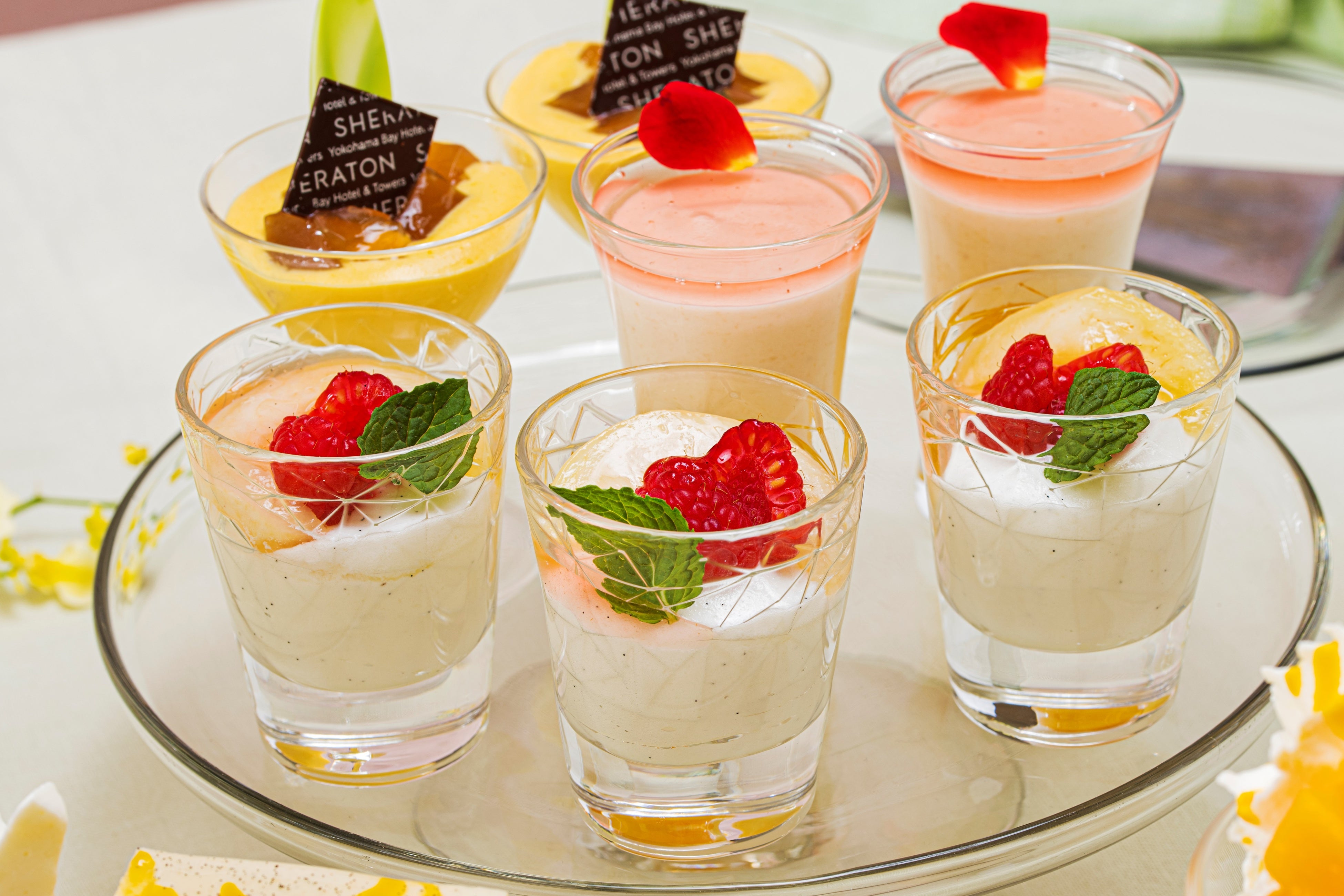 フロマージュブラン（手前）