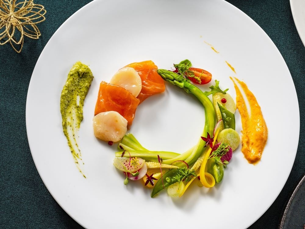 クリスマスリースに見立てたオードブル