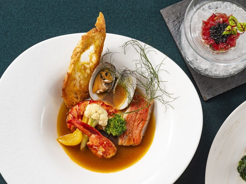 オマール海老、金目鯛、北海あさりのブイヤベース