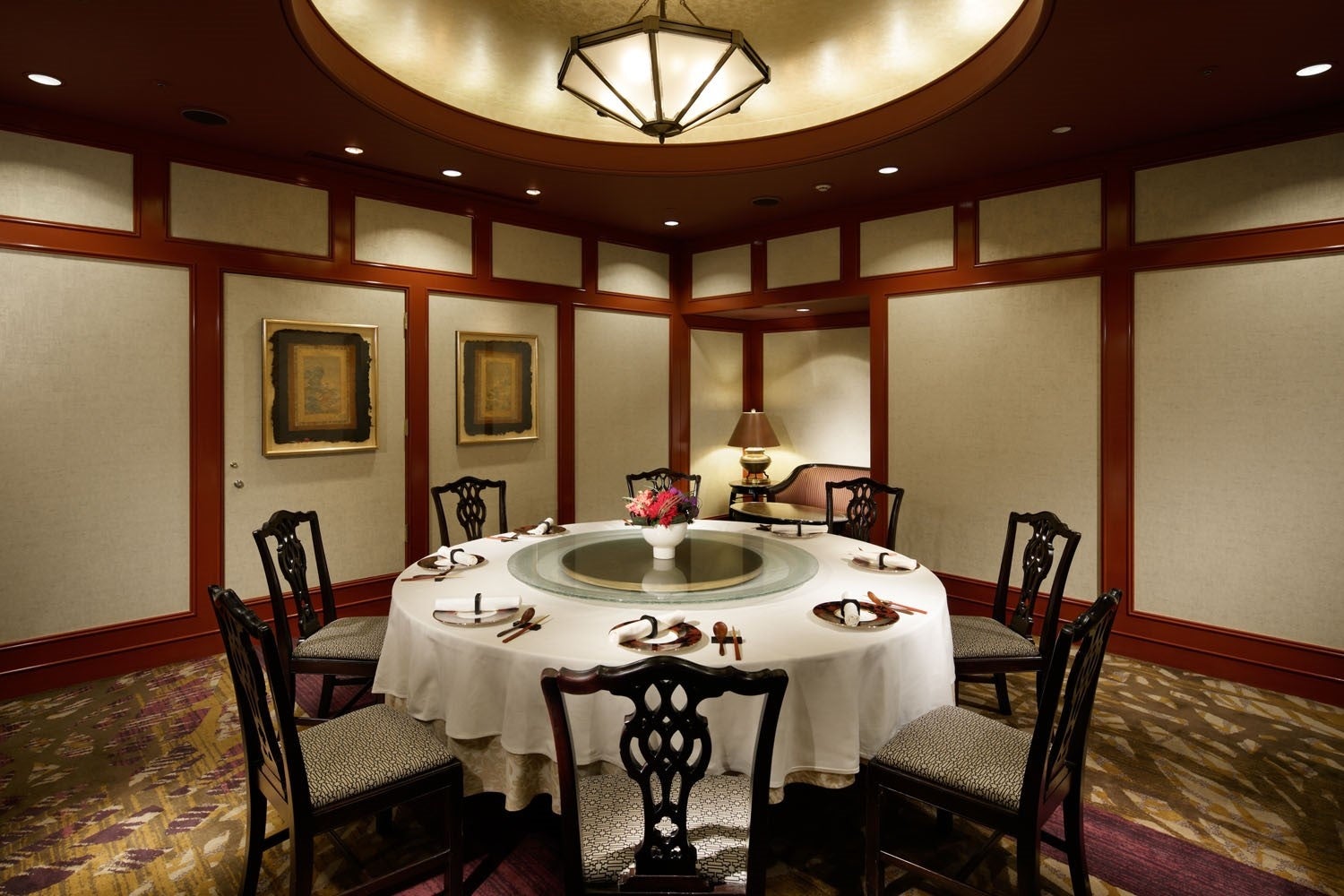 4名様からご利用いただける落ち着いた個室