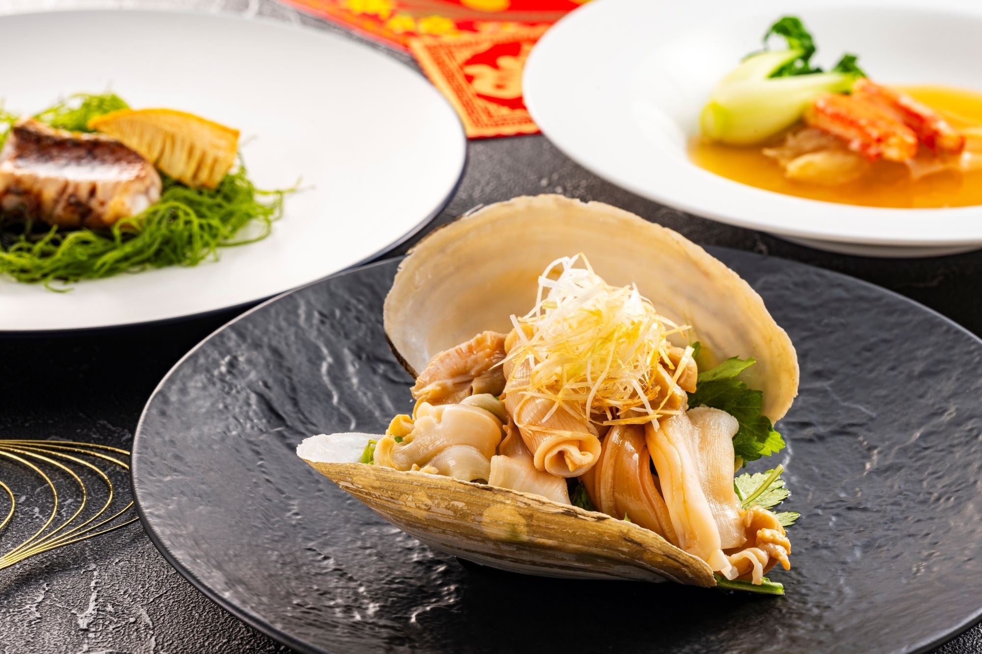 蟹や海老など縁起物をふんだんに使用した特別コース 中国の春節