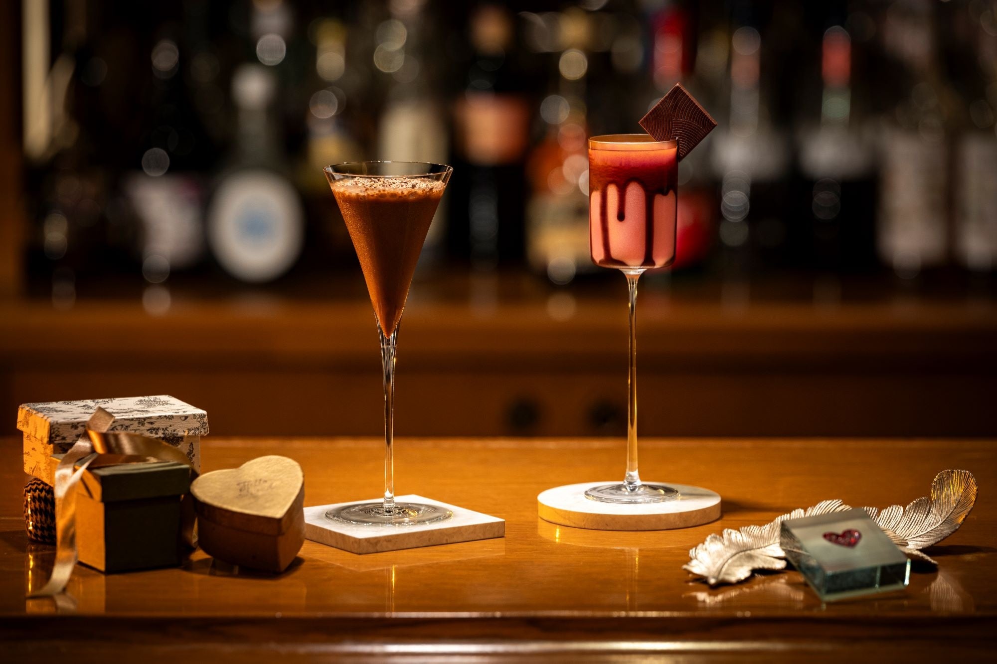 Smoky Chocolate Martini（左）Pink Chocolate Alexander（右）