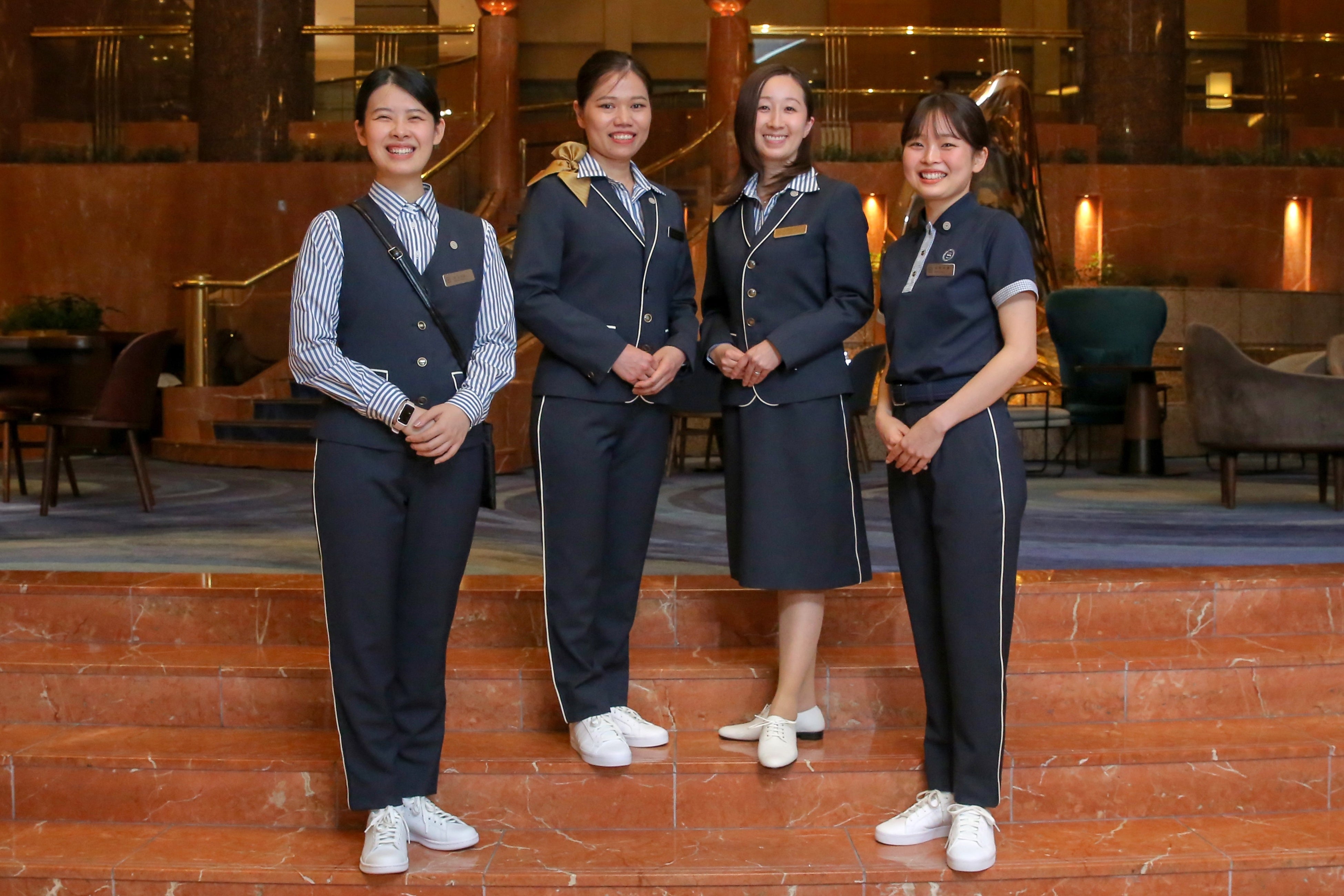 スカート、パンツが選べるフロントユニフォーム（中）