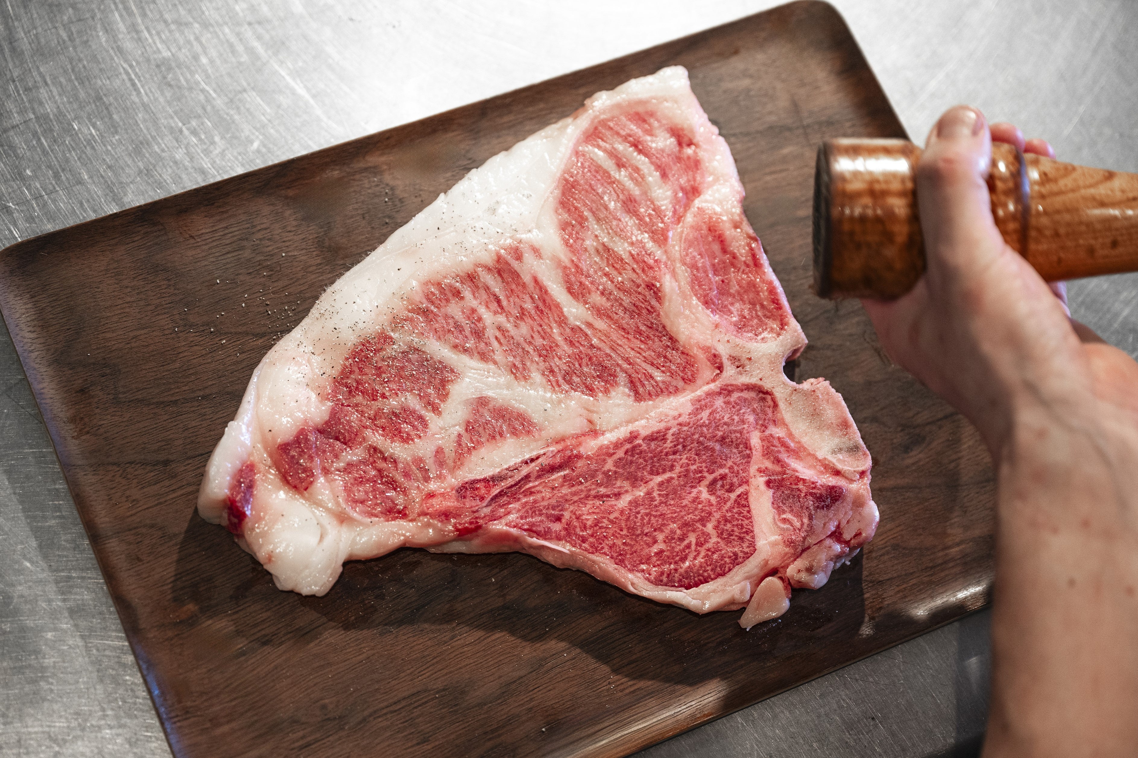 A5ランクに格付けされた「常陸牛」のTボーンステーキ