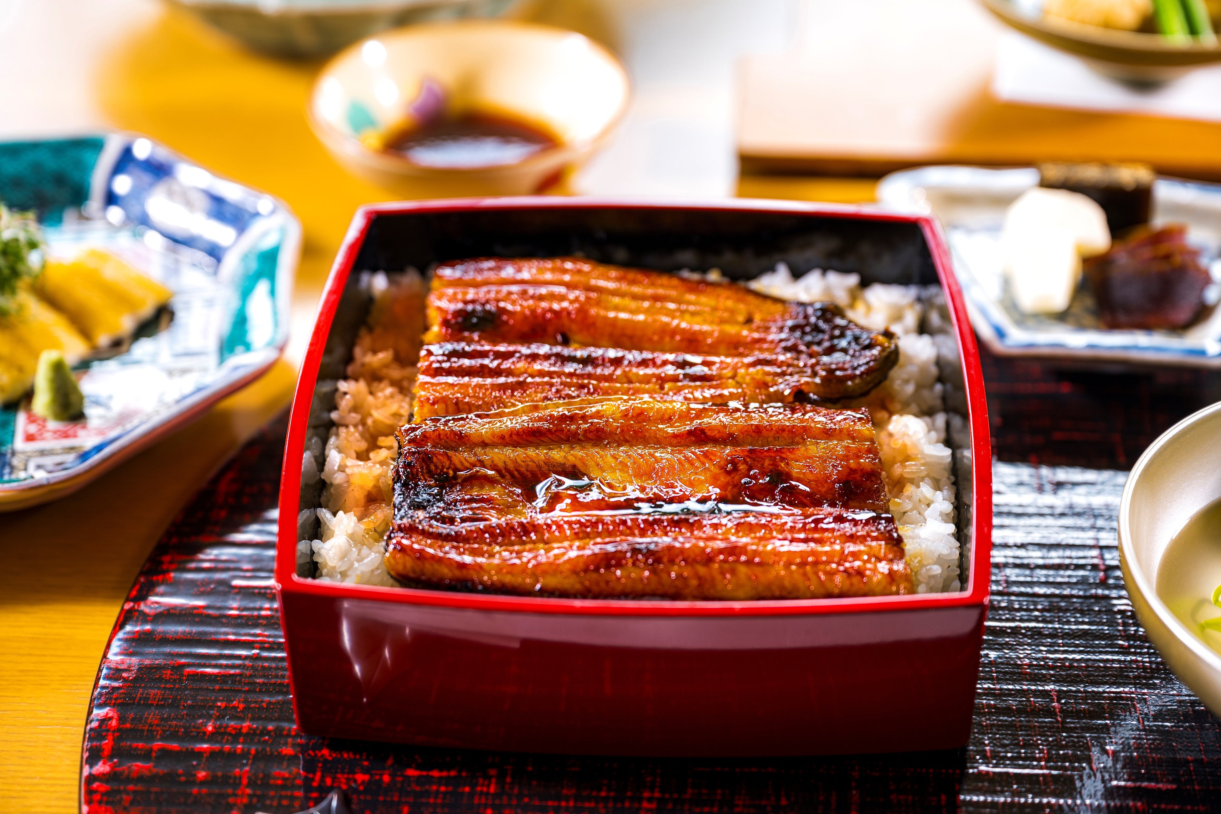 国産鰻を炭火でじっくり焼き上げた「鰻重」