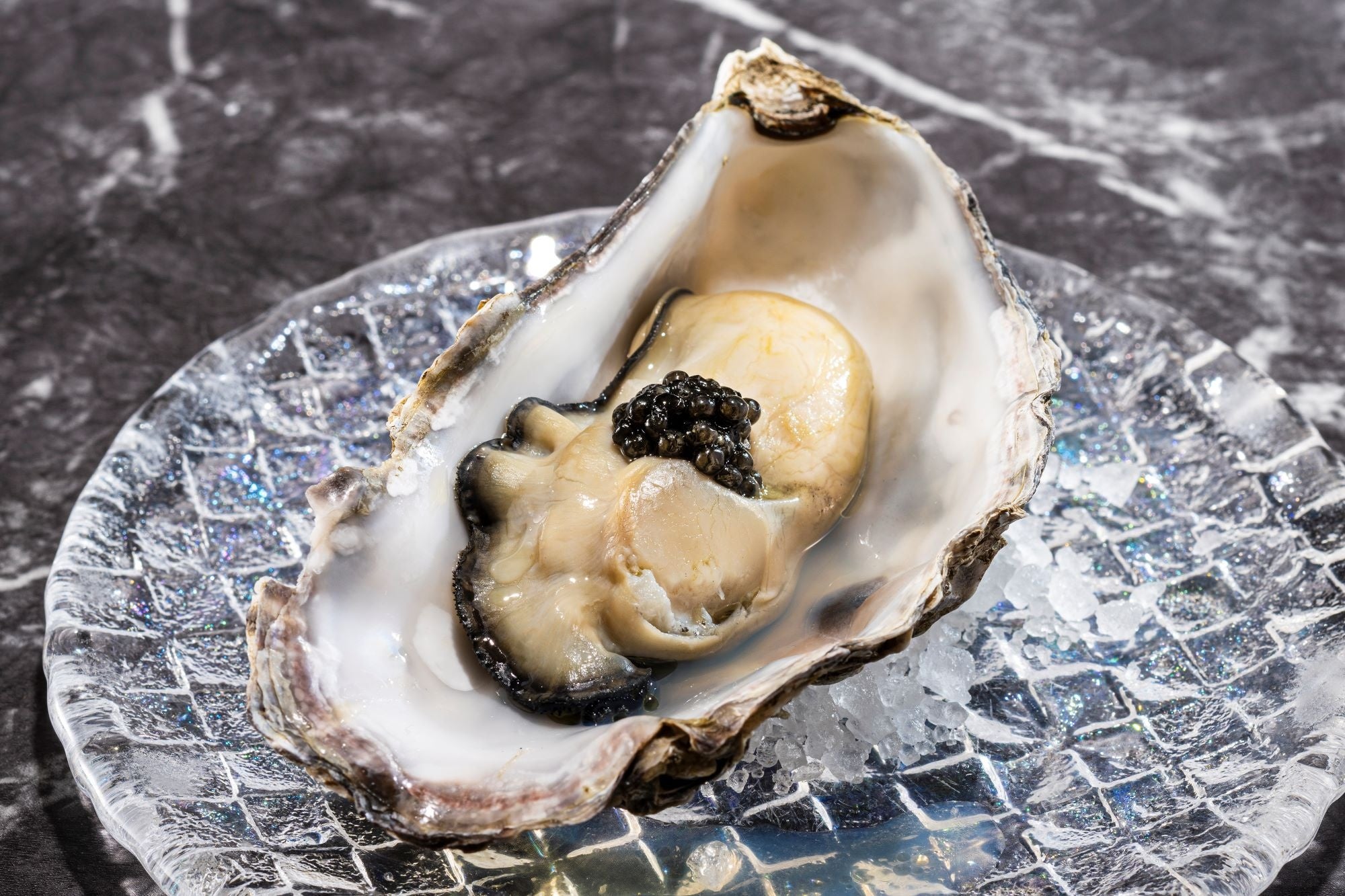 北海道厚岸産　牡蠣のポッシェ　キャビア添え