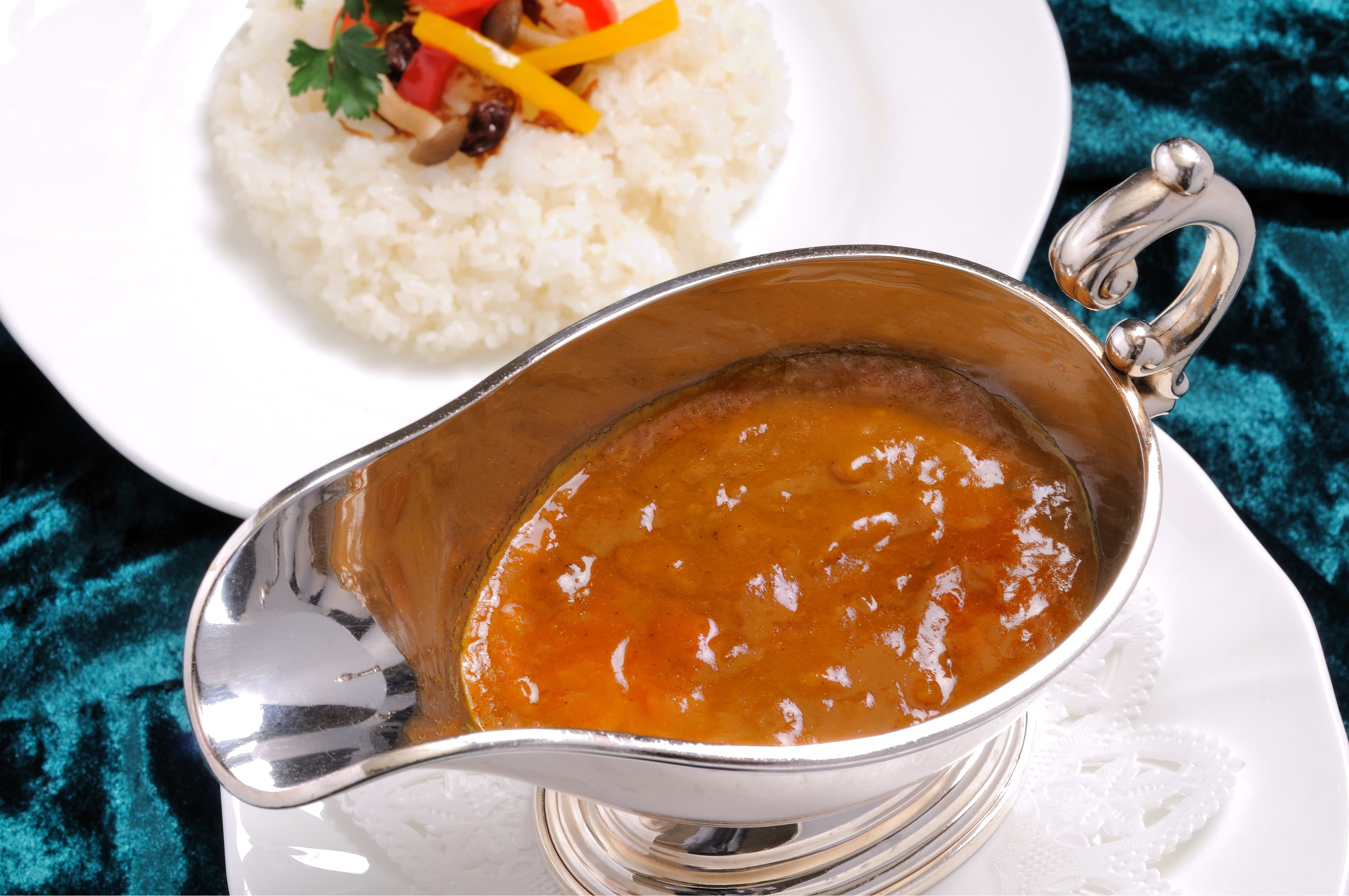 “横濱ビーフ”カレー　盛り付け一例 