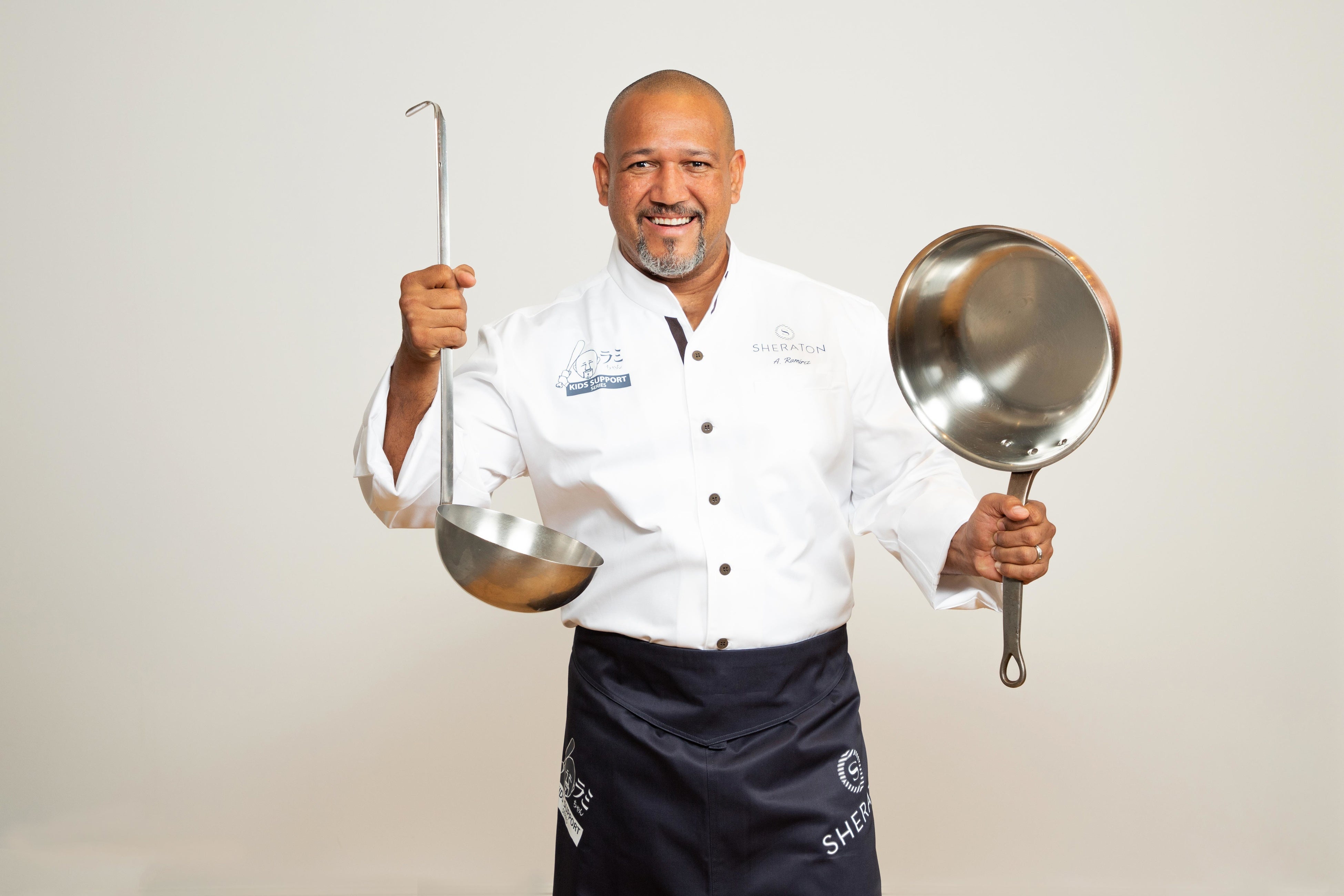 商品を共同企画したホテル公式PRアンバサダーのラミレス氏