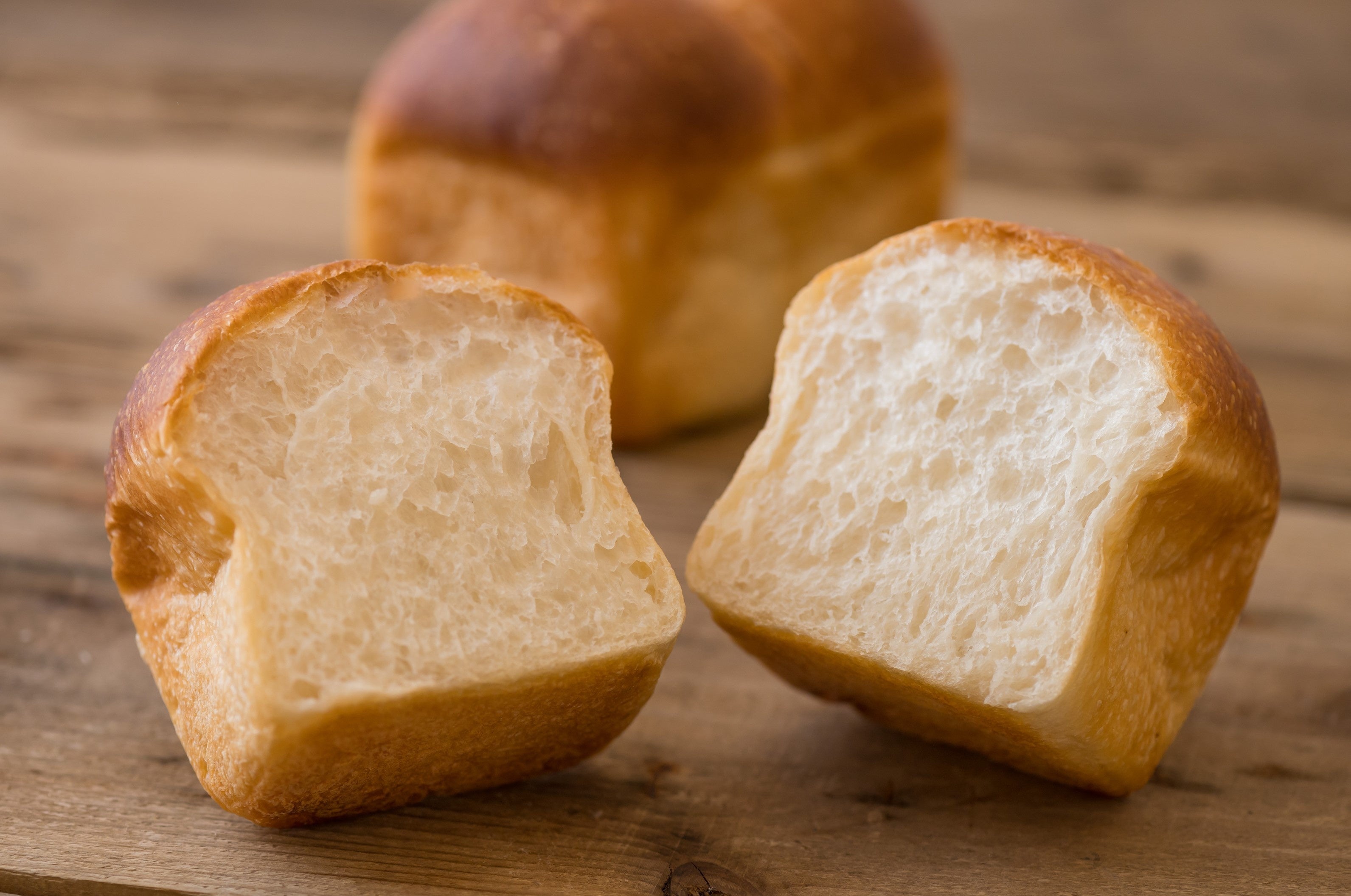 もちもちの食感と小麦の甘みが引き立つ「パンドミ105」