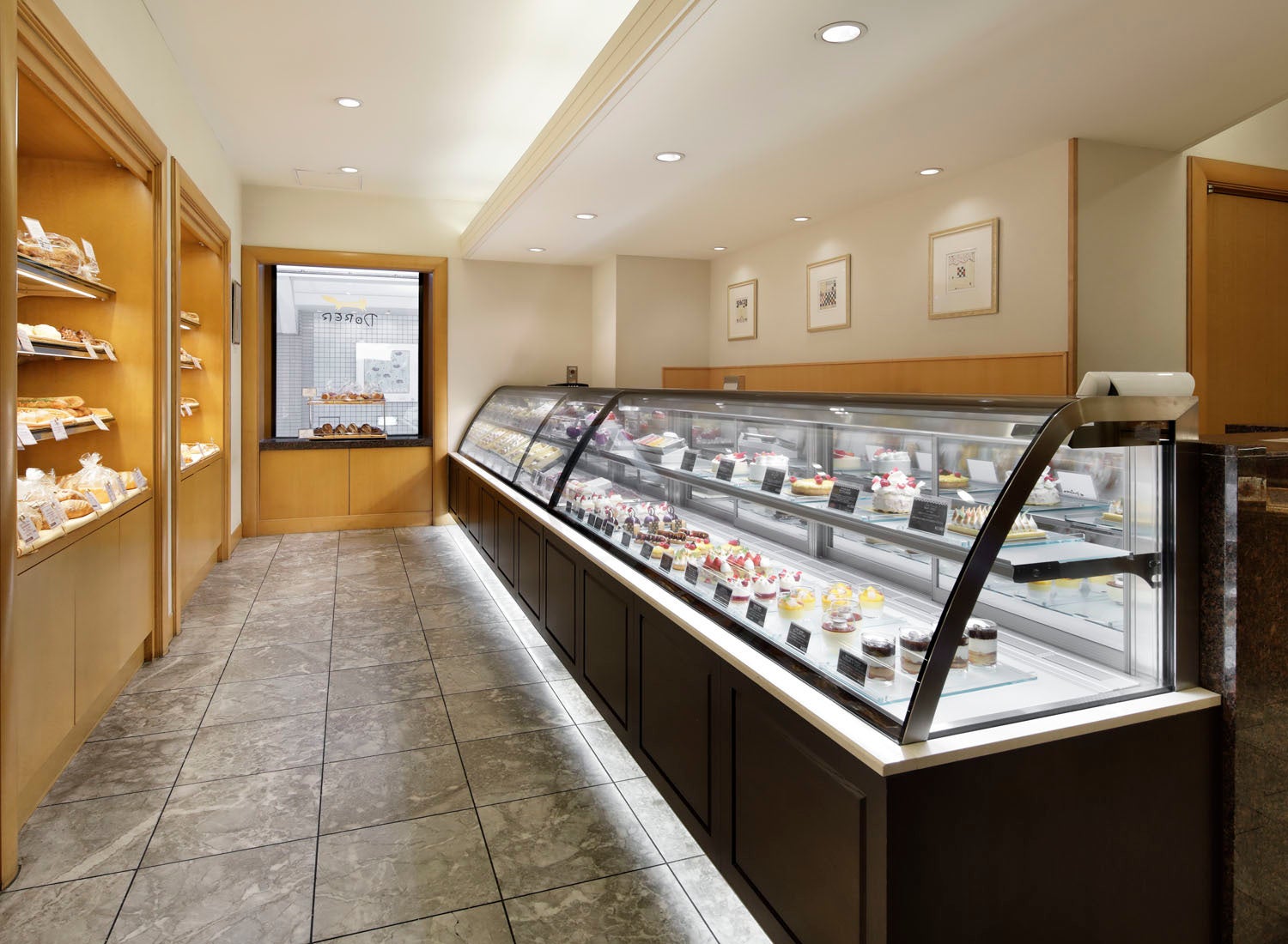 ペストリーショップ「ドーレ」店内（B1F）