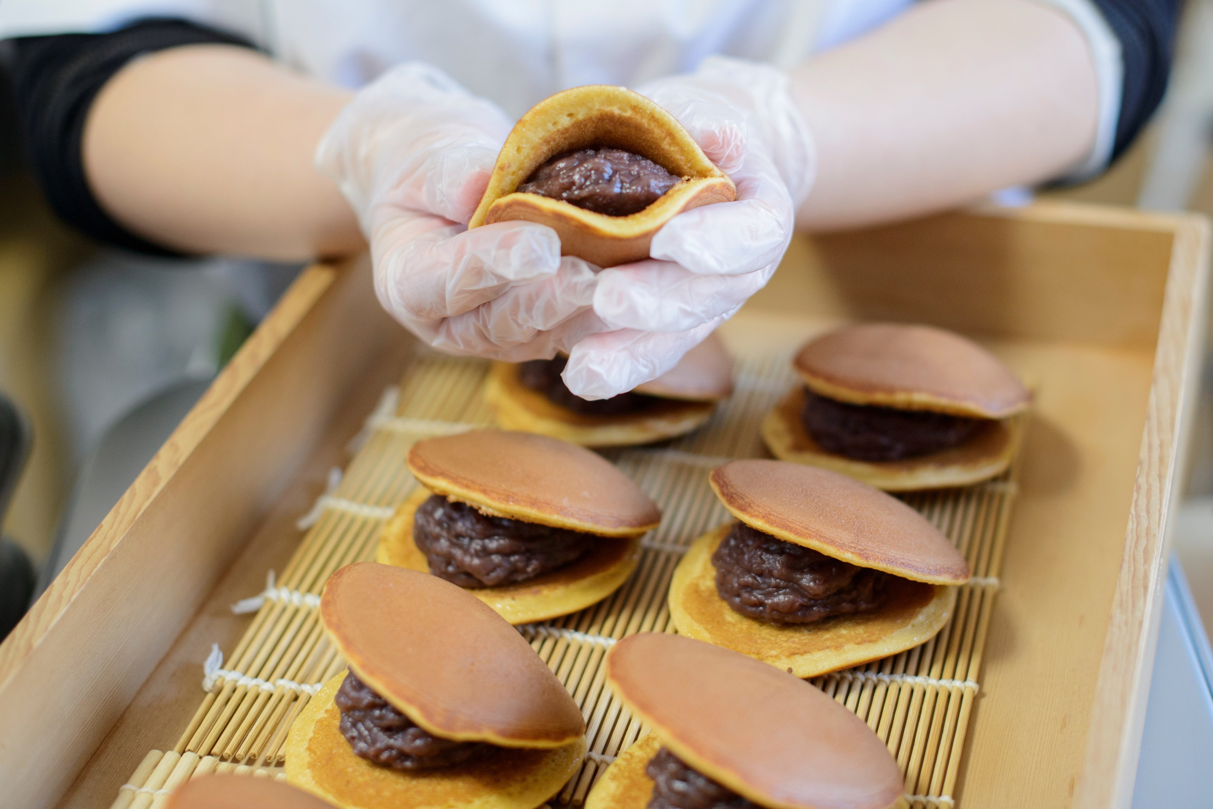 一つ一つ丁寧に包んでいます