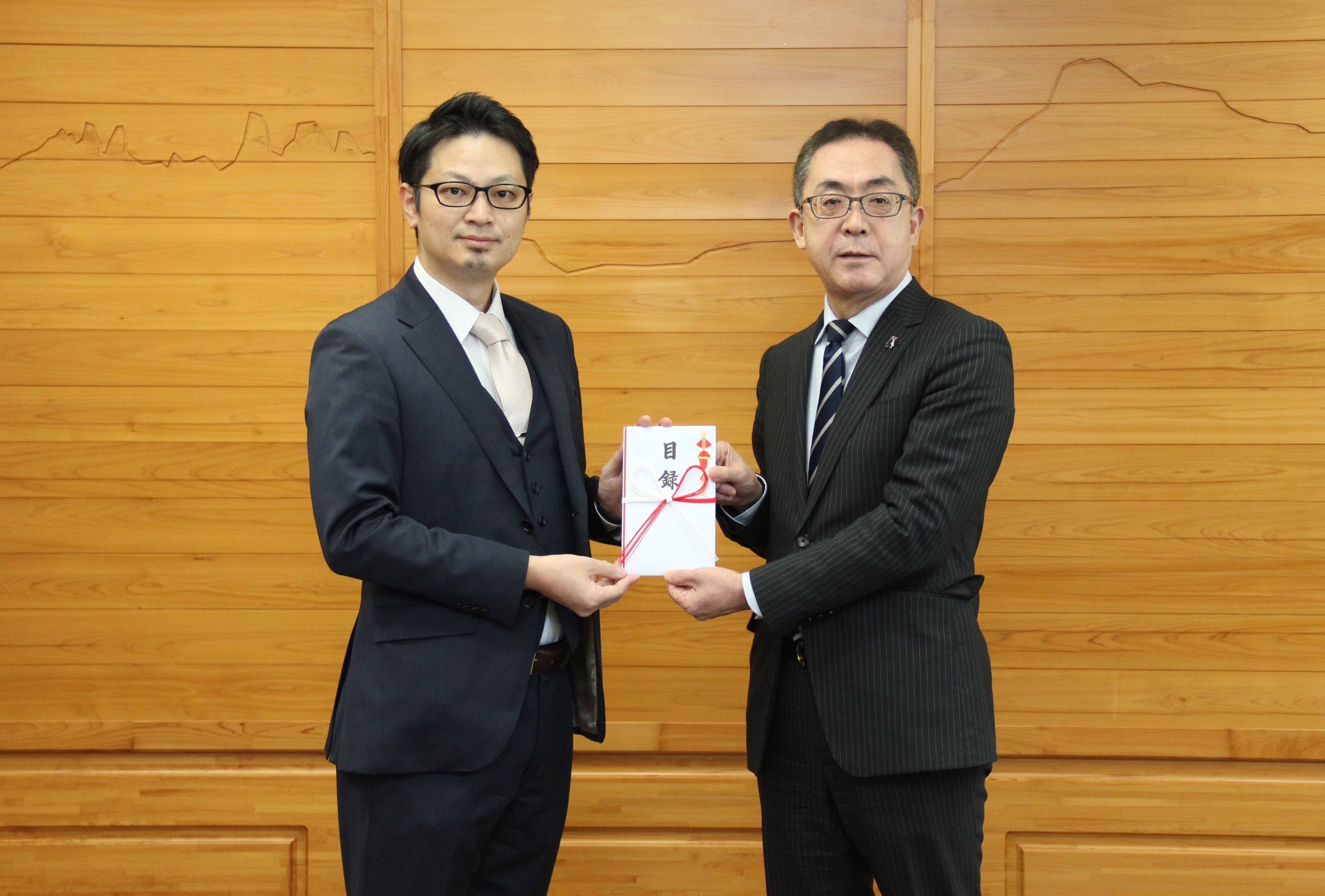 左：ナイル株式会社 執行役員 社長補佐 大谷 昌史、右：熊本県 東京事務所 所長 三牧 芳浩氏