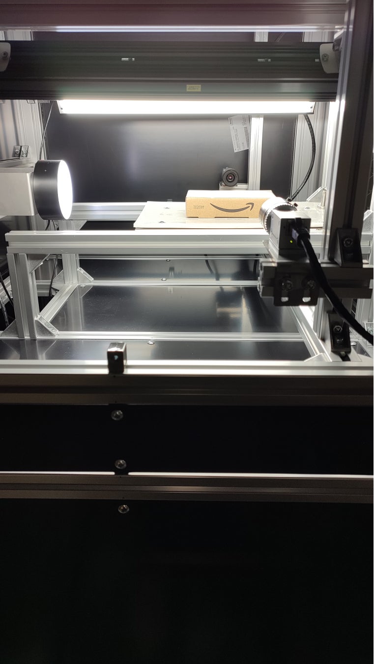 四方を囲い外乱光の影響を受けない環境で撮像をします。