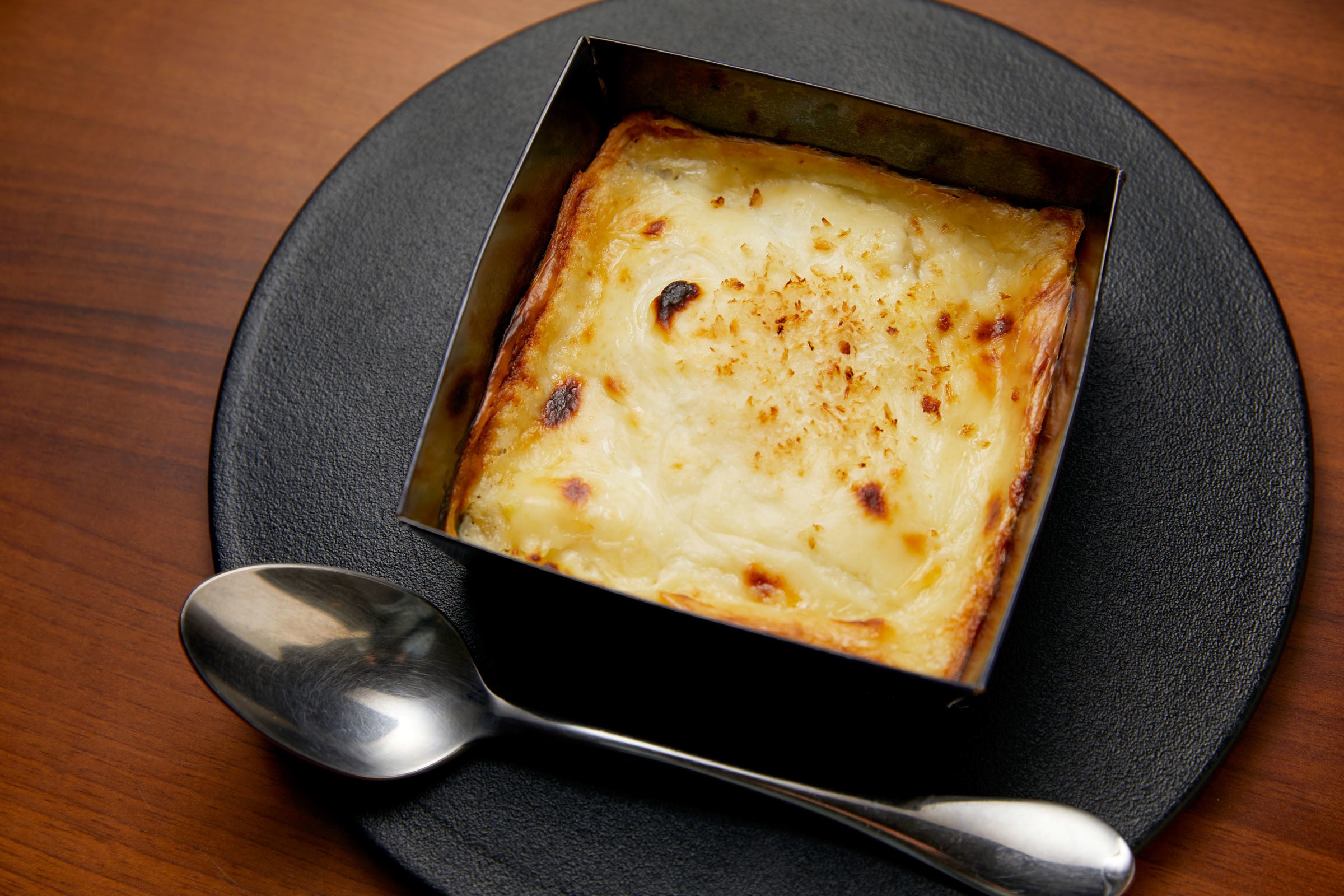 Craft Fishが共同開発した完全養殖サクラマスによる 本桜鱒 とドライトマトのチーズグラタン の正式販売を開始 株式会社さかなファームのプレスリリース