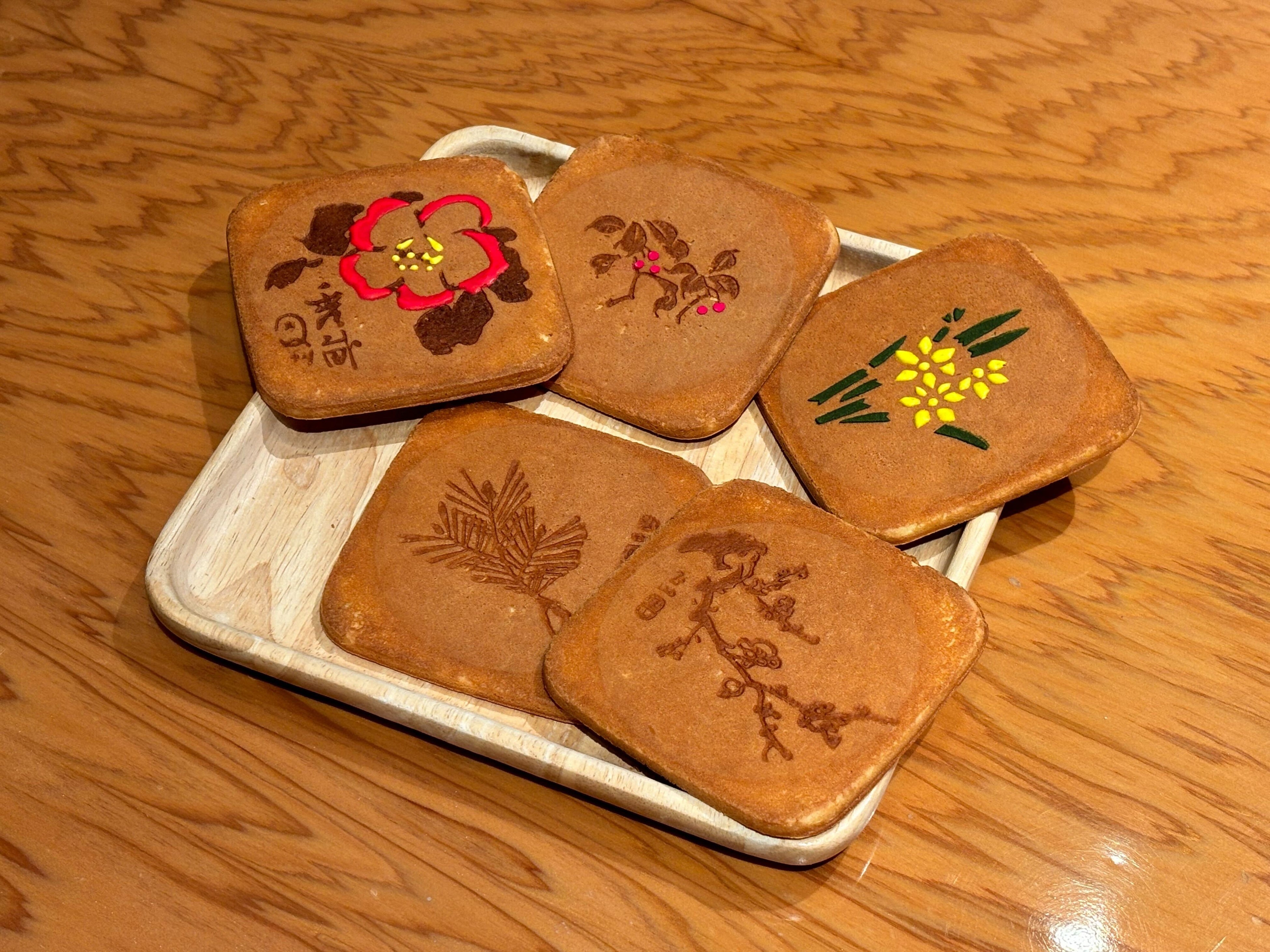 銀座 松崎煎餅】クリスマスの贈り物に…冬を彩る限定の瓦せんべいセット
