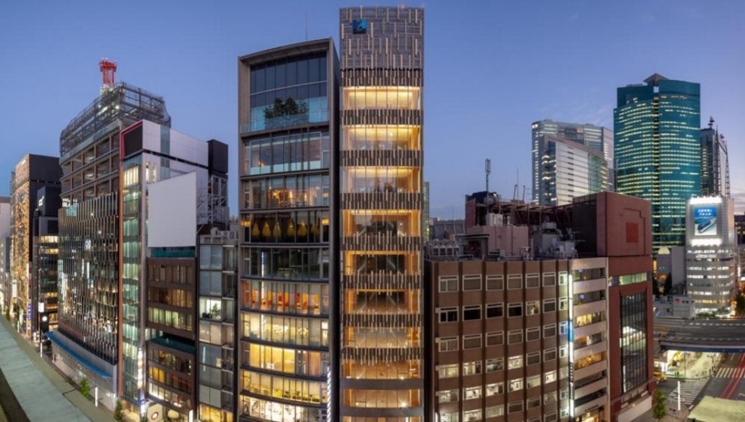 耐火木造とS造を組み合わせた12階建てHULIC＆New GINZA 8