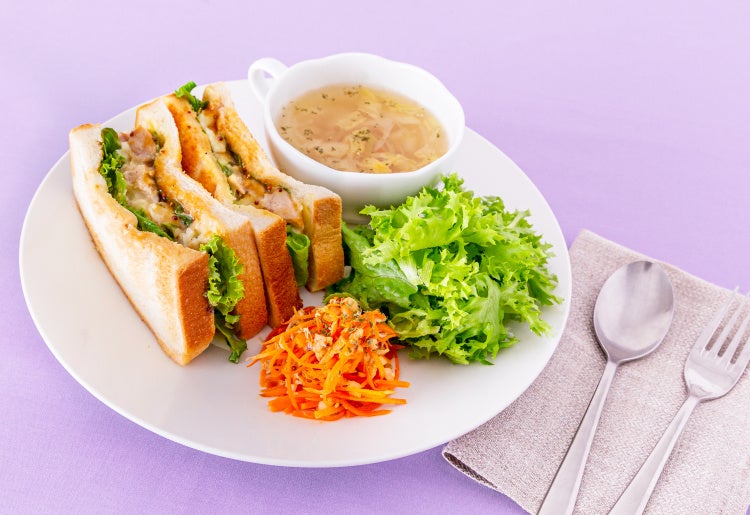 「グリルチーズチキンサンド」