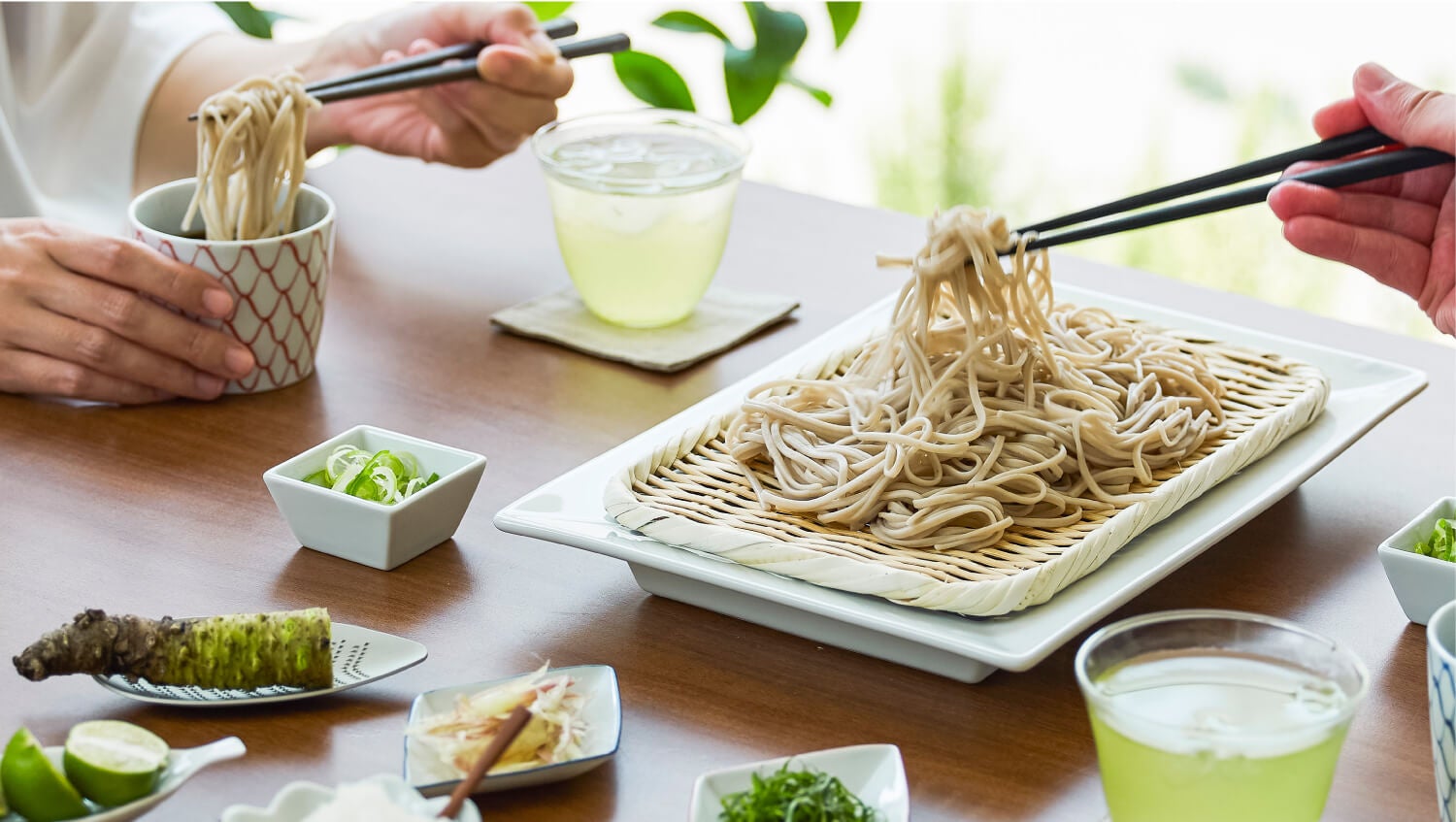 「網付き リムトレー 白磁」、「竹ざる 長角 小」使用イメージ