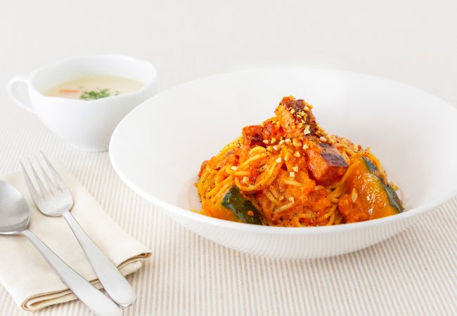 「厚切りベーコンと栗かぼちゃのトマトクリームパスタ」