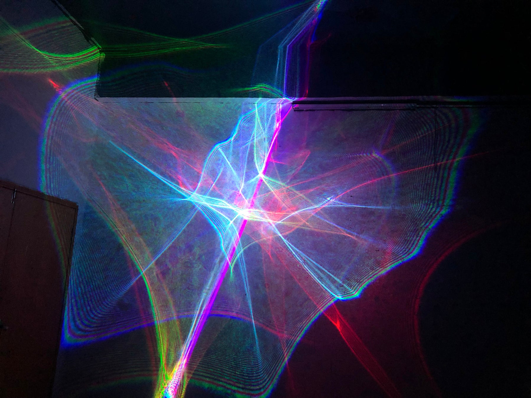 新製品 オーロラレーザー Aurora Laser イルミネーションや店舗装飾 Youtuberの背景の演出にオススメ ヴィーナスレーザー株式会社のプレスリリース 新製品 オーロラレーザー Aurora Laser イルミネーションや店舗装飾 Youtuberの背景の演出にオススメ ヴィーナスレーザー株式会社のプレスリリース