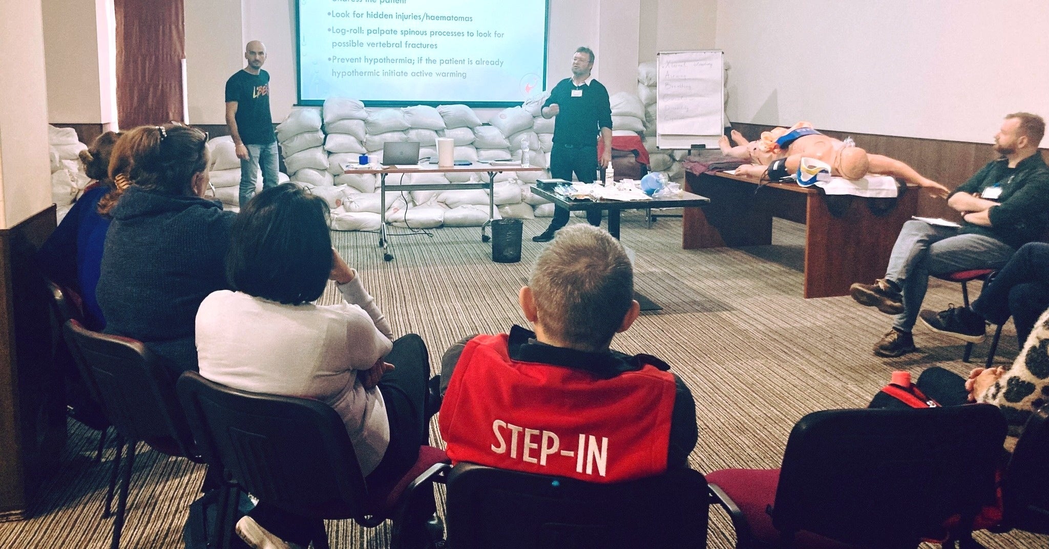 医師に対する多発外傷（Polytrauma)ケアトレーニングの様子 ©IVY提携団体：STEP-IN