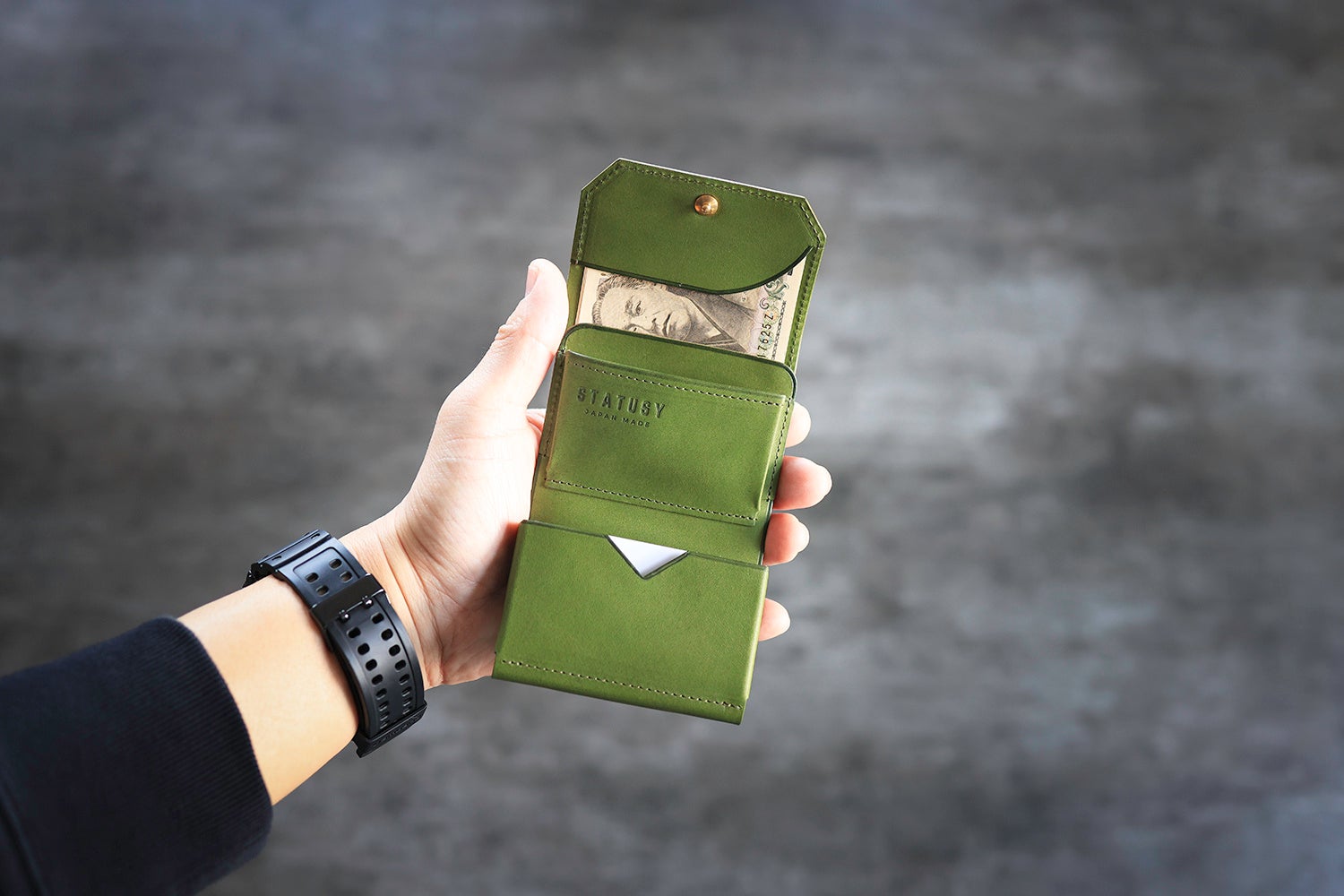 STATUSY  ステータシー　il modo mini（イルモードミニ）黒 il modo mini」大容量かつ最小を目指した 三つ折財布 日本製