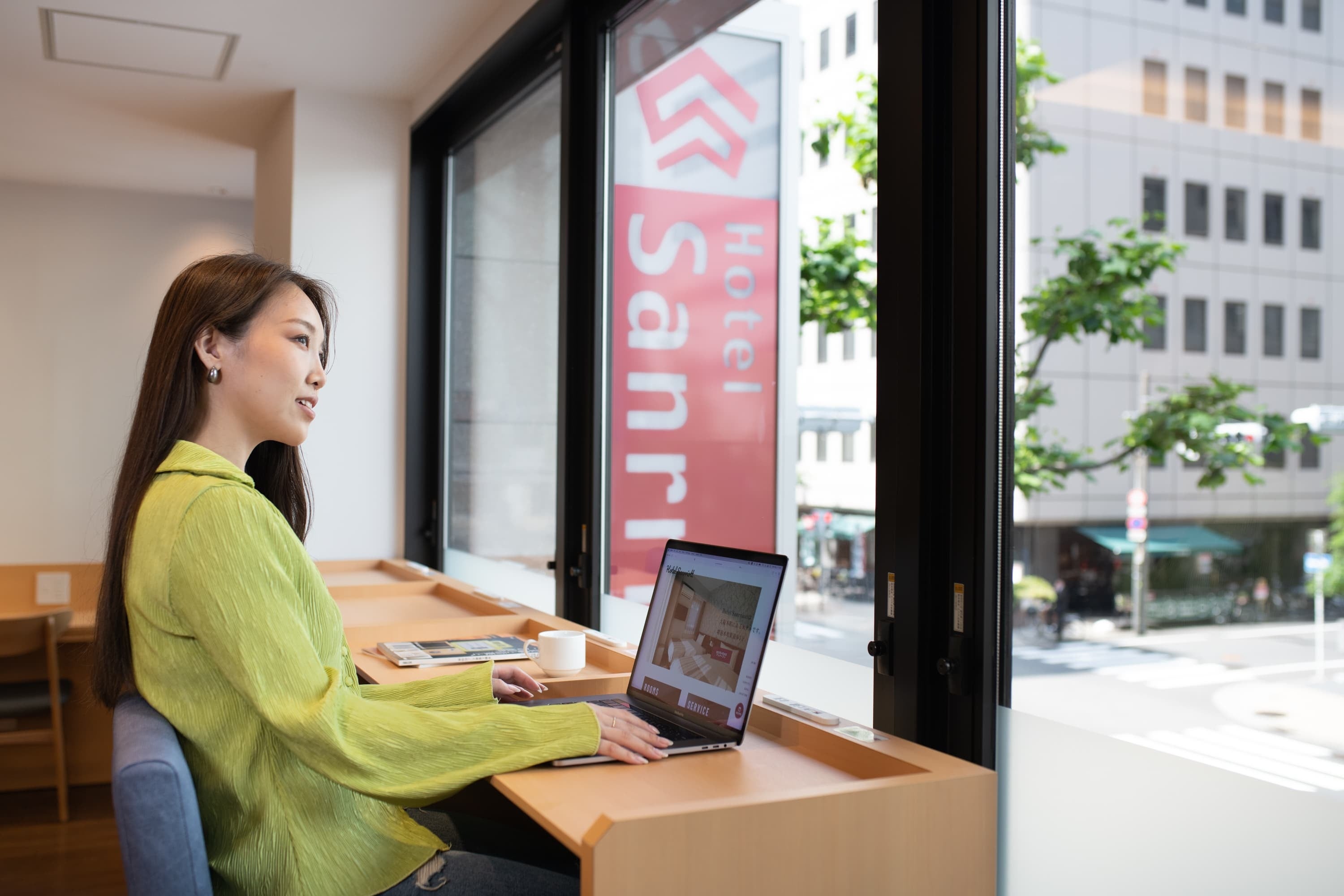 カフェラウンジ