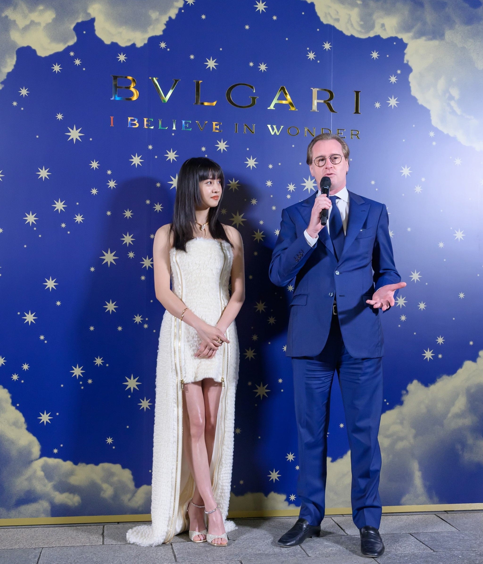 モデル・女優 Kōki,とブルガリ ジャパン株式会社 代表取締役社長 ヴィンセント・ライネス