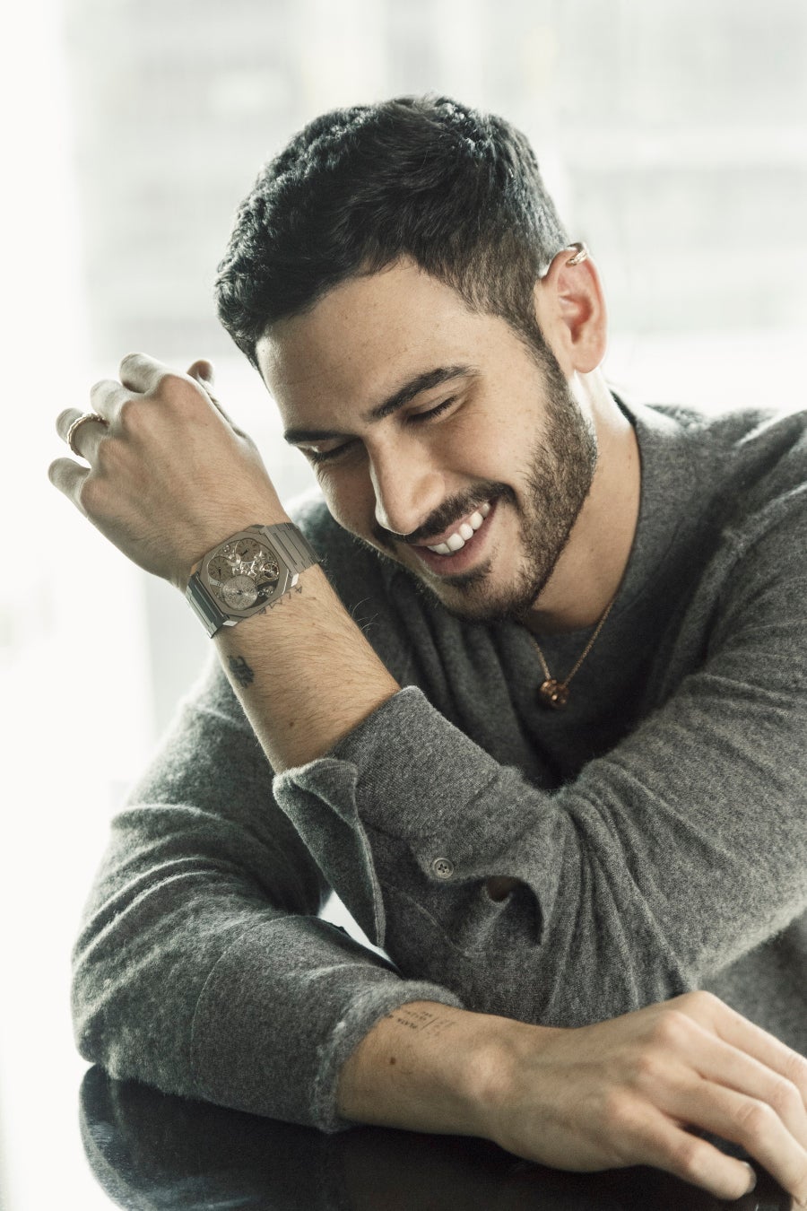 「オクト フィニッシモ ウルトラ」を着用したメキシコの俳優アレハンドロ・スペイツェ