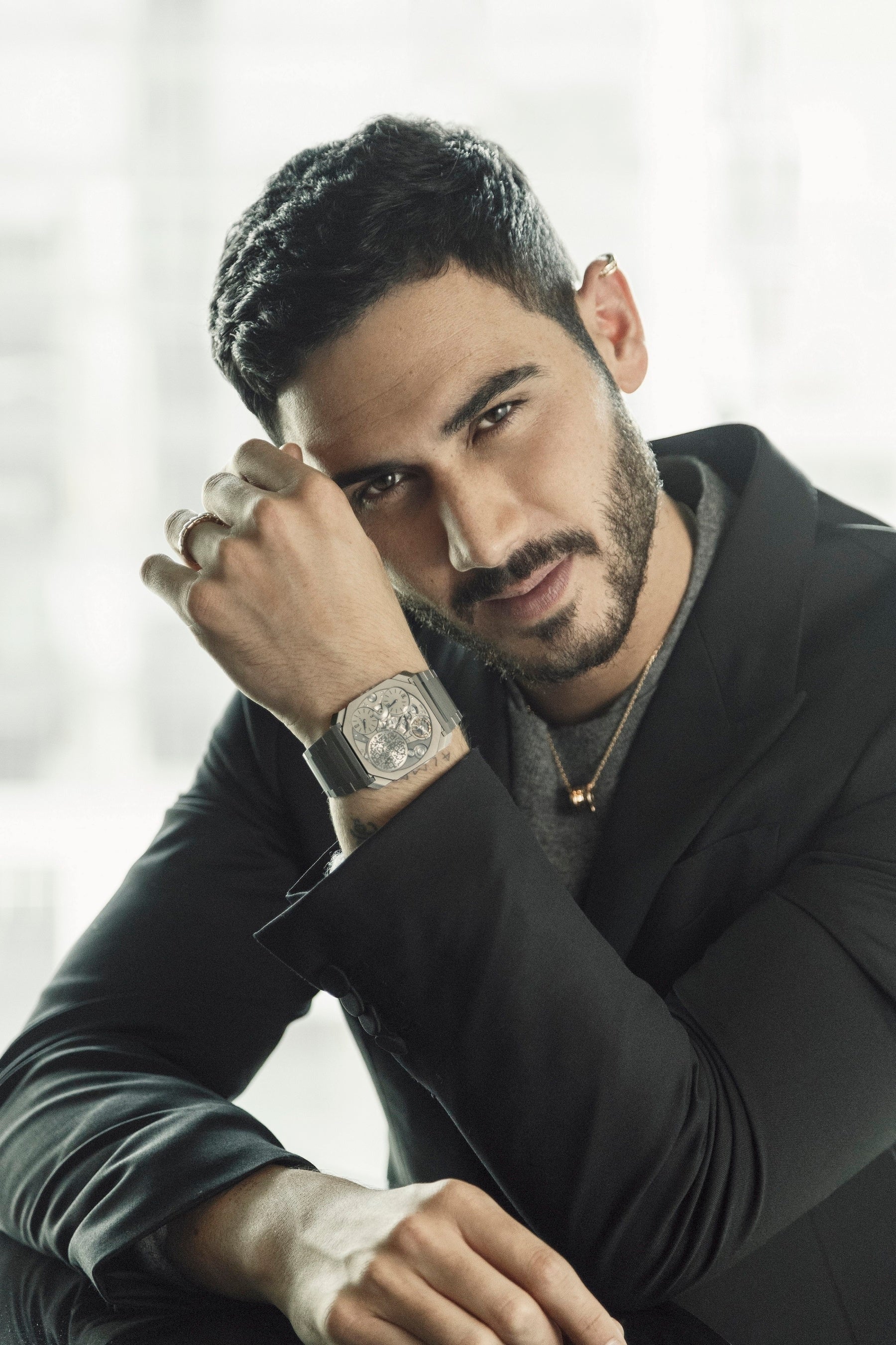 「オクト フィニッシモ ウルトラ」を着用したメキシコの俳優アレハンドロ・スペイツェ