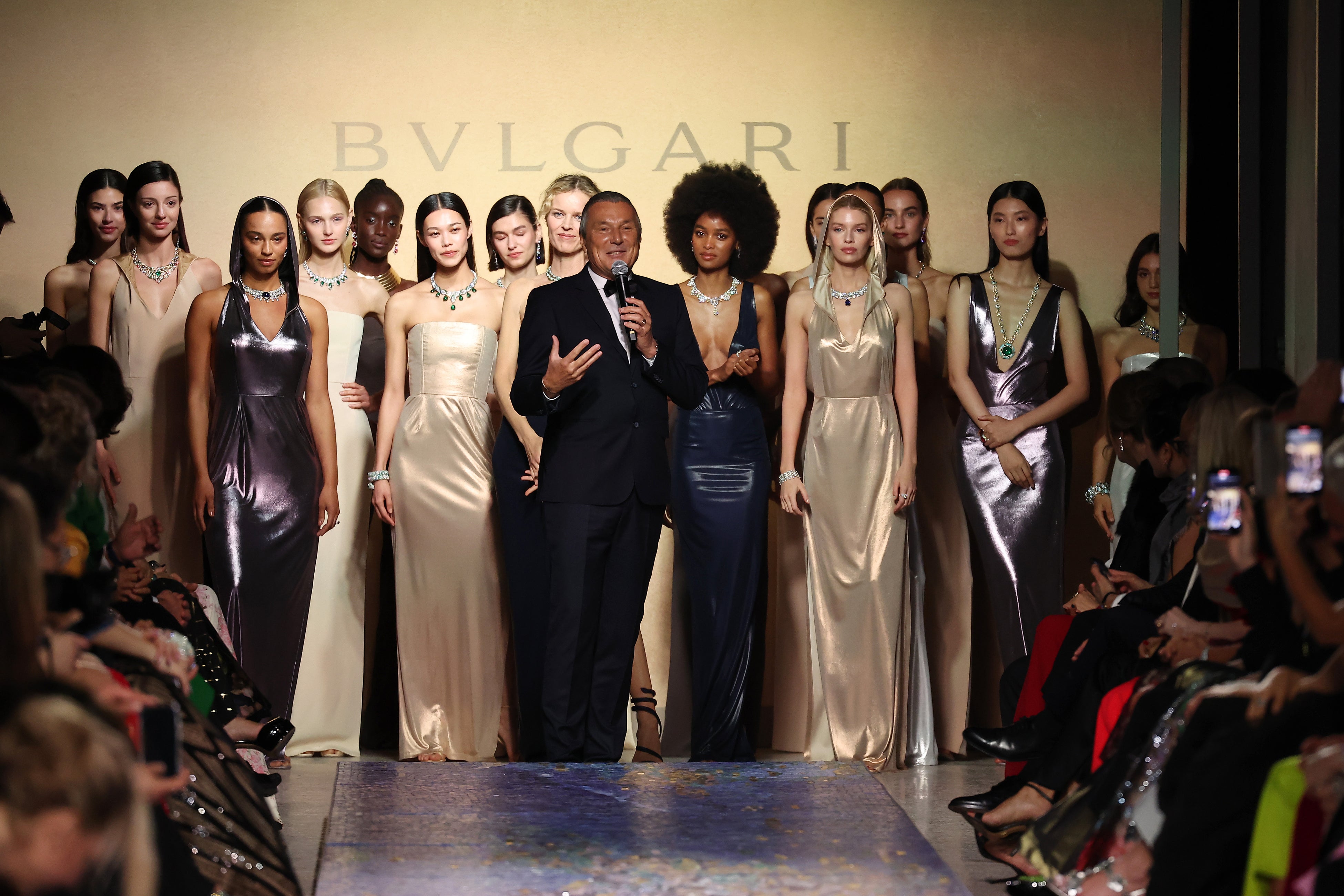 ブルガリ グループ CEO&nbsp; ジャン-クリストフ・ババンとショーのモデルたち