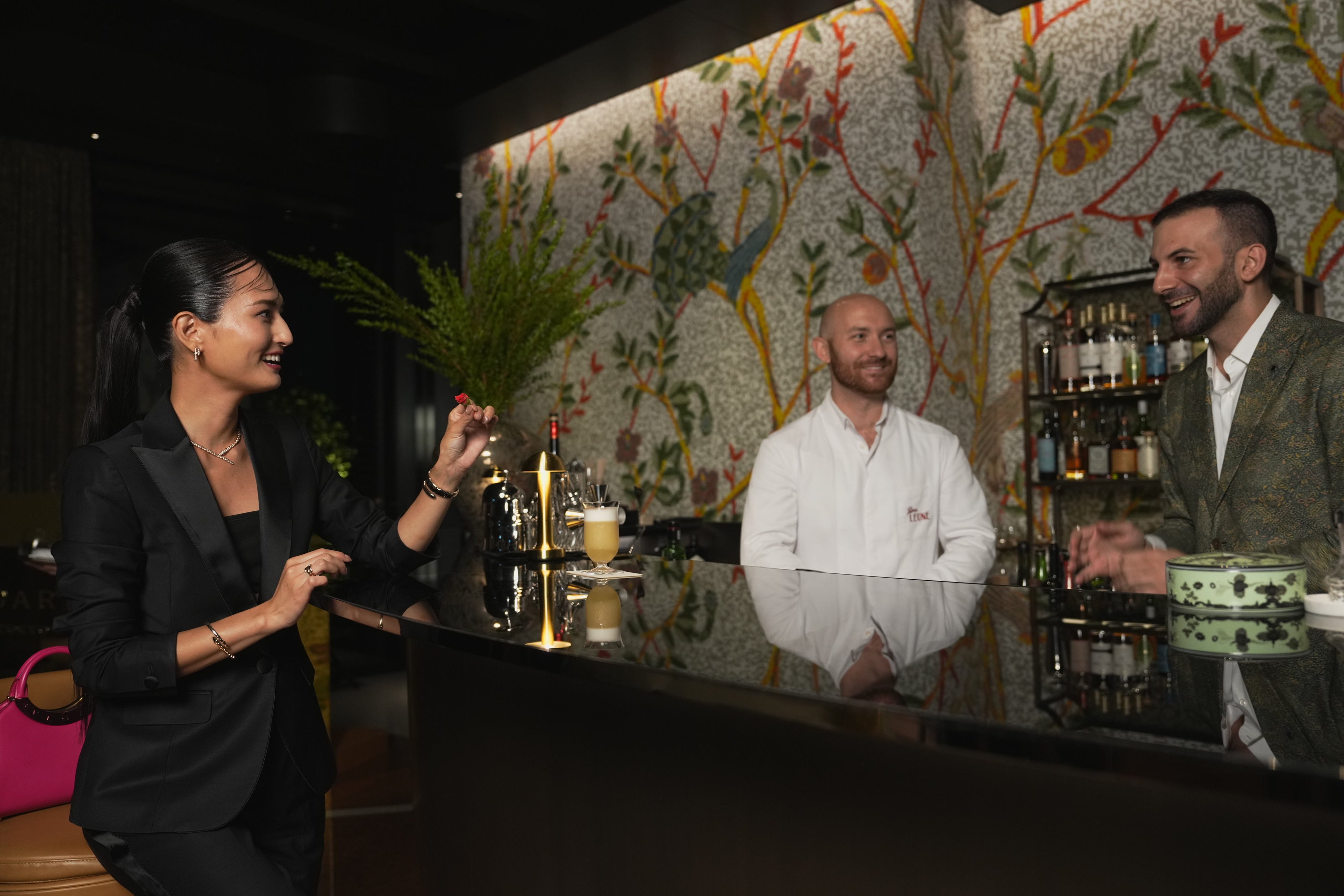 ブルガリ バー」のカクテルイベント「シンポジア」にモデルの山賀琴子