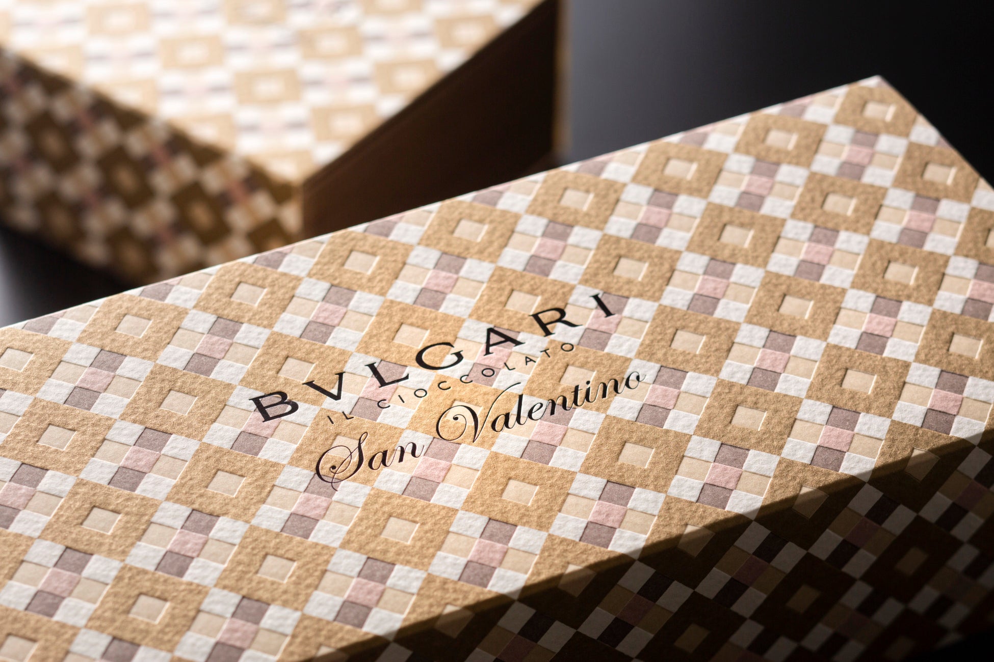 エンボス加工の入ったパッケージ