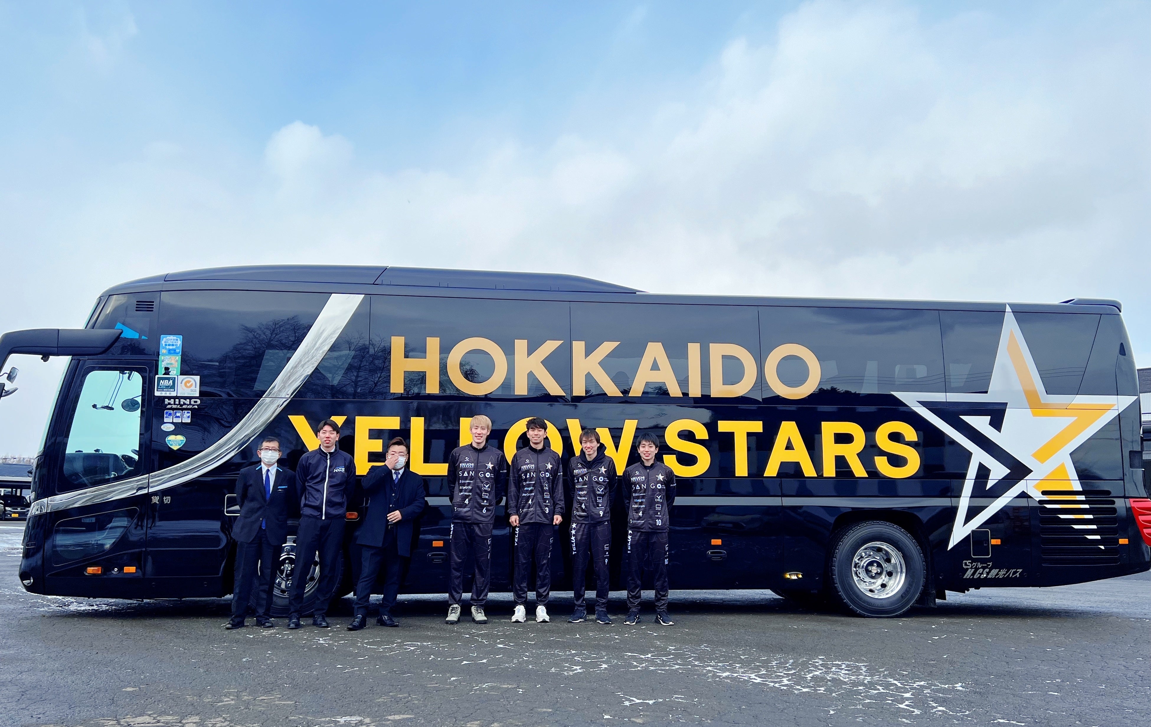 左から：郡選手、谷選手、小森選手、山田選手