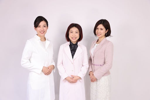 総合プロデューサー「小野咲」看護師（写真・左）