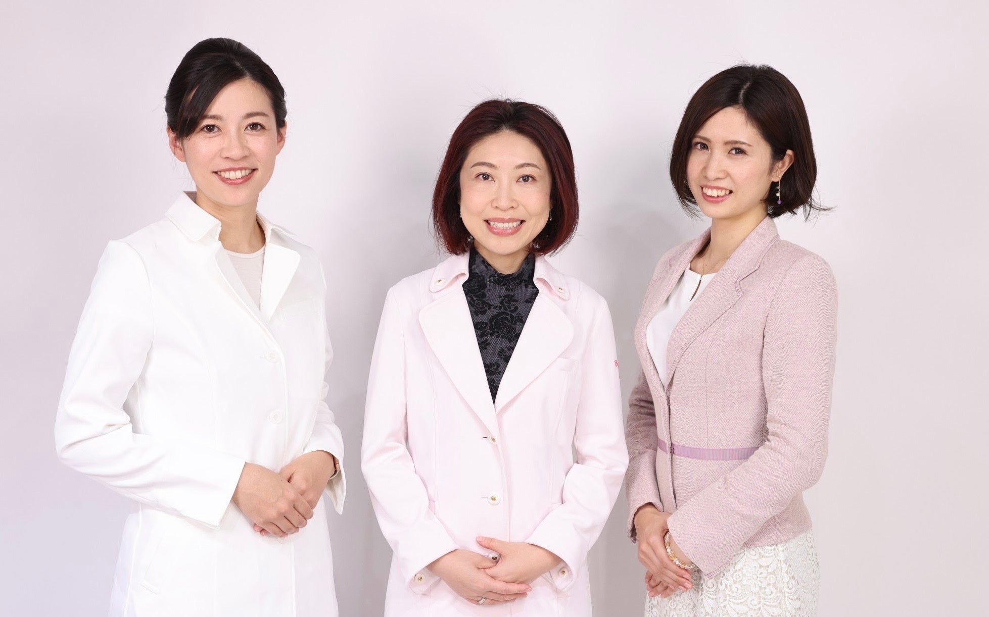 総合プロデューサー「小野咲」看護師（写真・左）