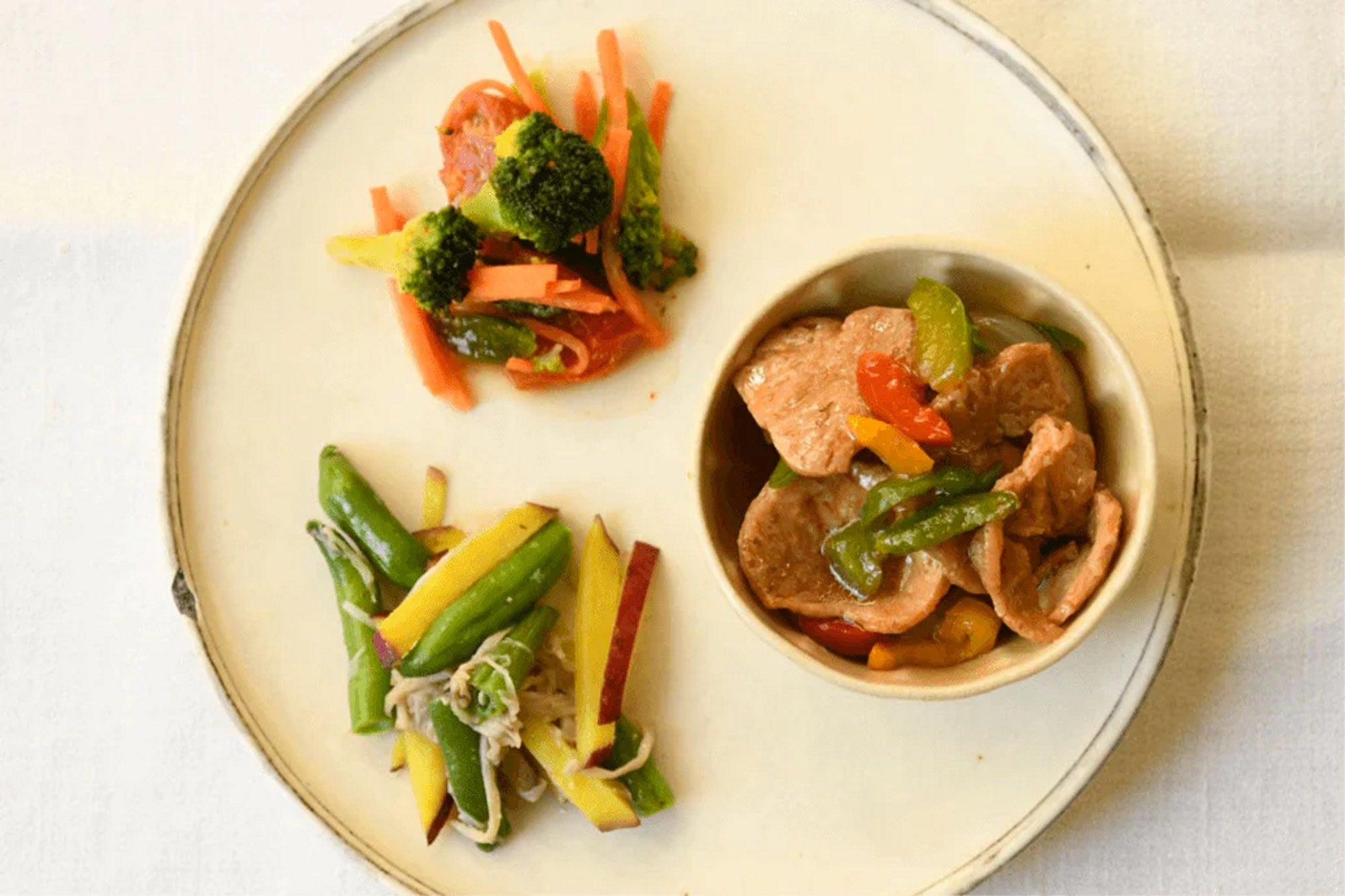 生姜焼き・さつま芋とインゲンのピリ辛炒め・旬の野菜と高野豆腐煮