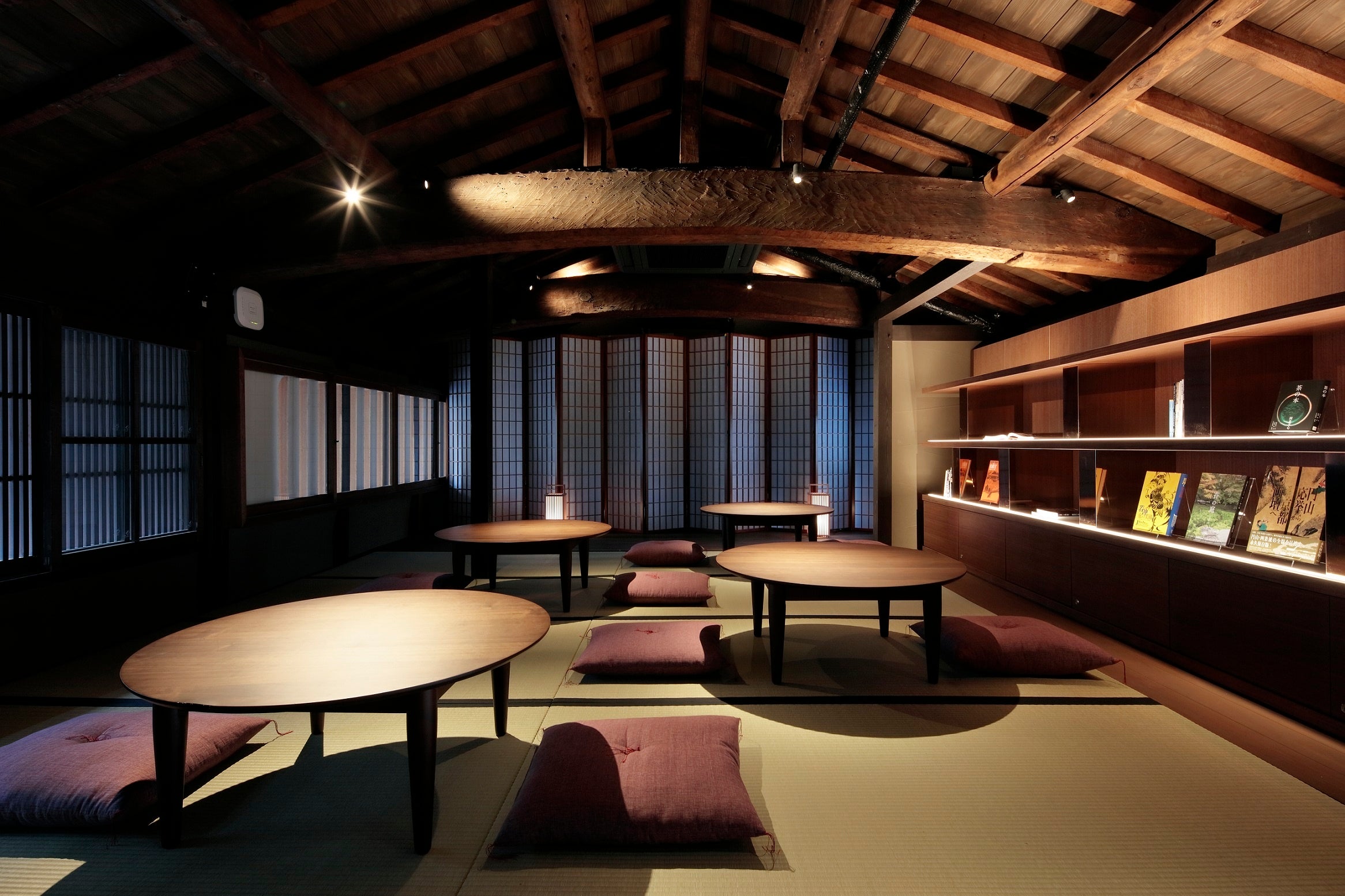 京都烏丸六角　ライブラリー