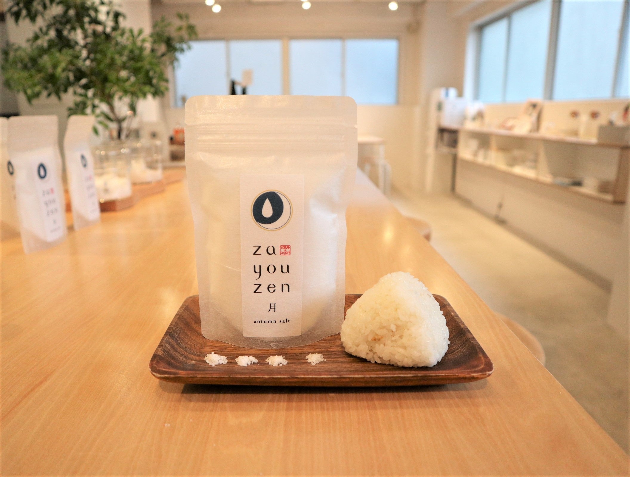 四季の塩むすび　180円