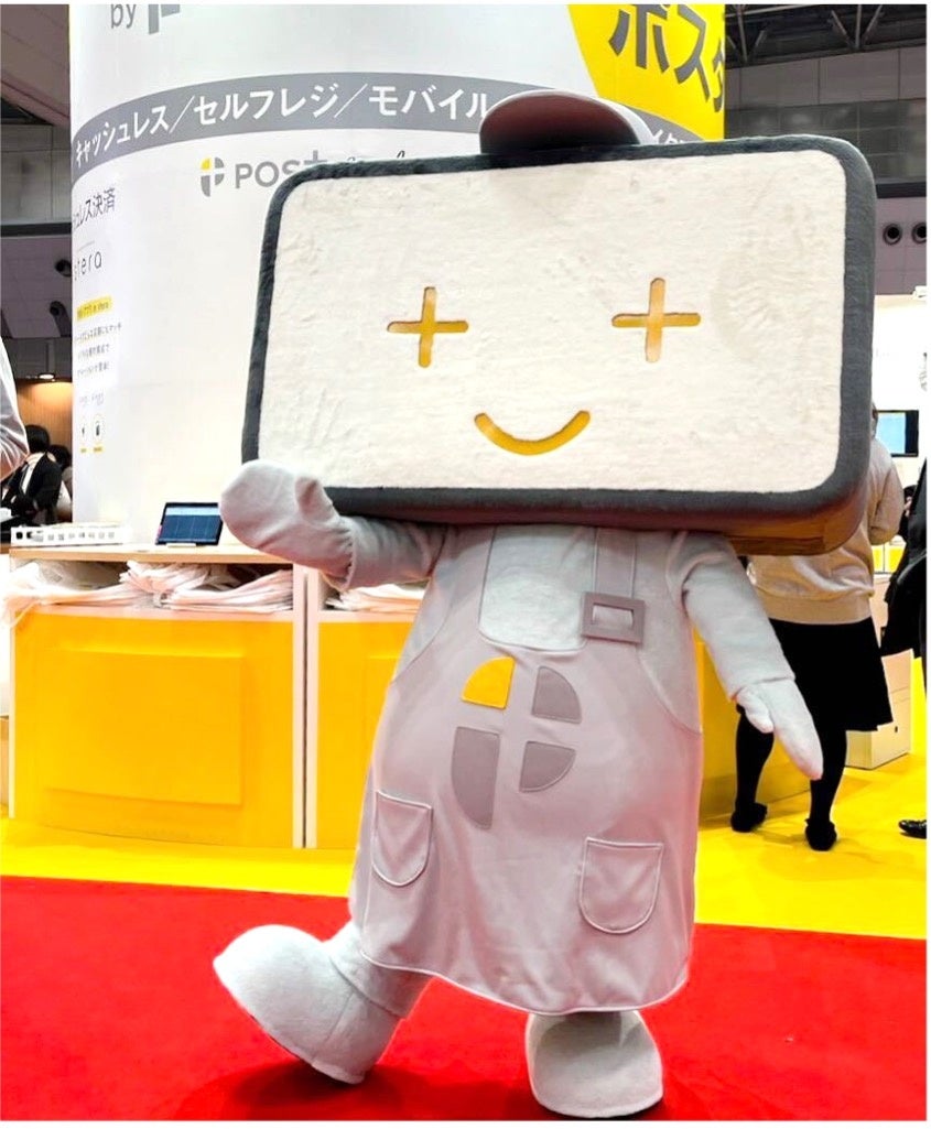 イニング間イベントで登場した「ポスタスくん」 （写真は、展示会「国際ホテルレストランショー2023」の様子）