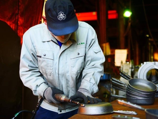 熟練の職人の鋳造技術が必要となる