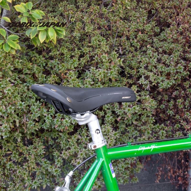 自転車アクセサリー、サドルほか色々 新商品】【鋲付きのクラシックなデザイン!!】自転車パーツ
