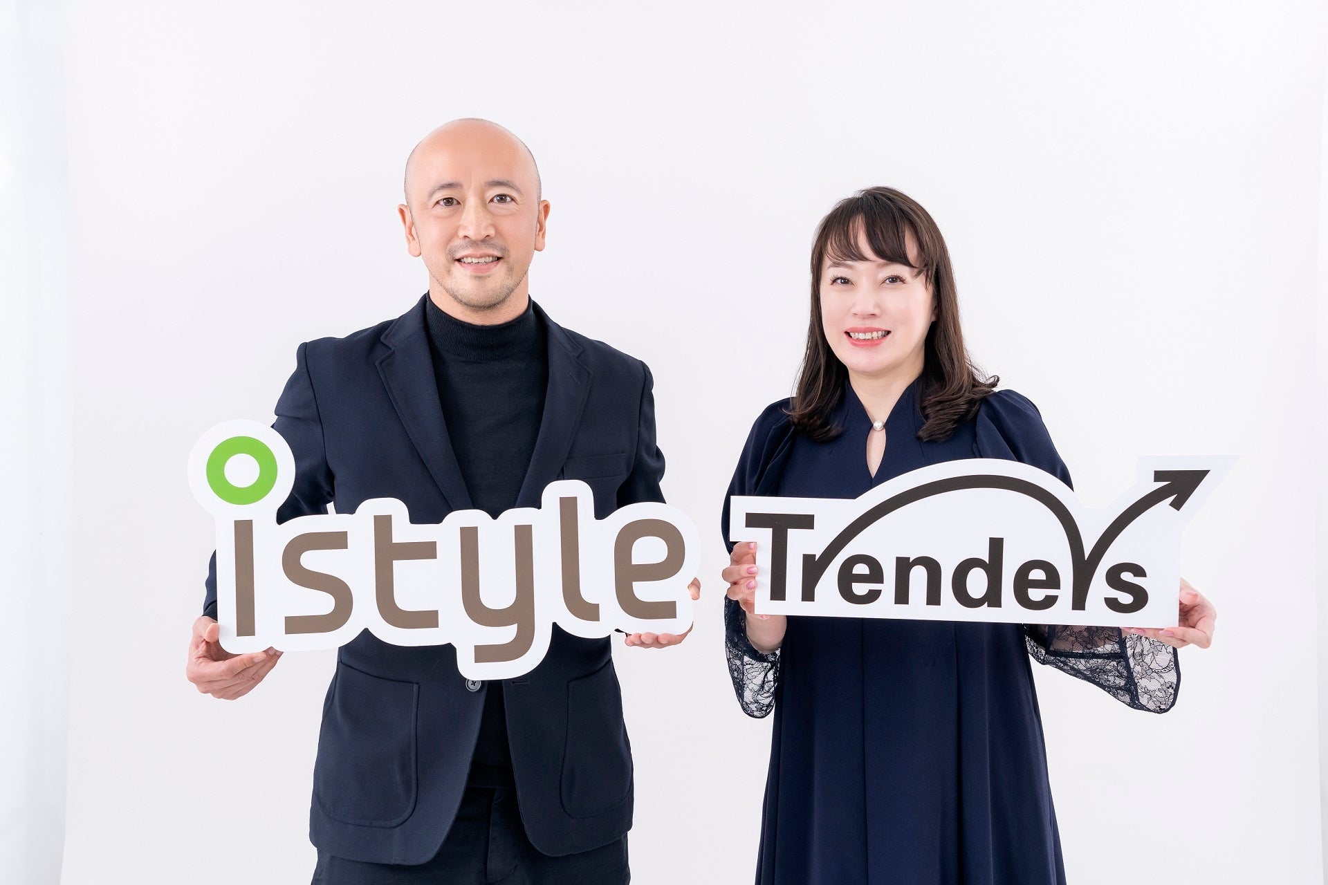 左:株式会社アイスタイル 代表取締役社長 遠藤 宗氏 右:トレンダーズ株式会社 代表取締役社長 黒川 涼子
