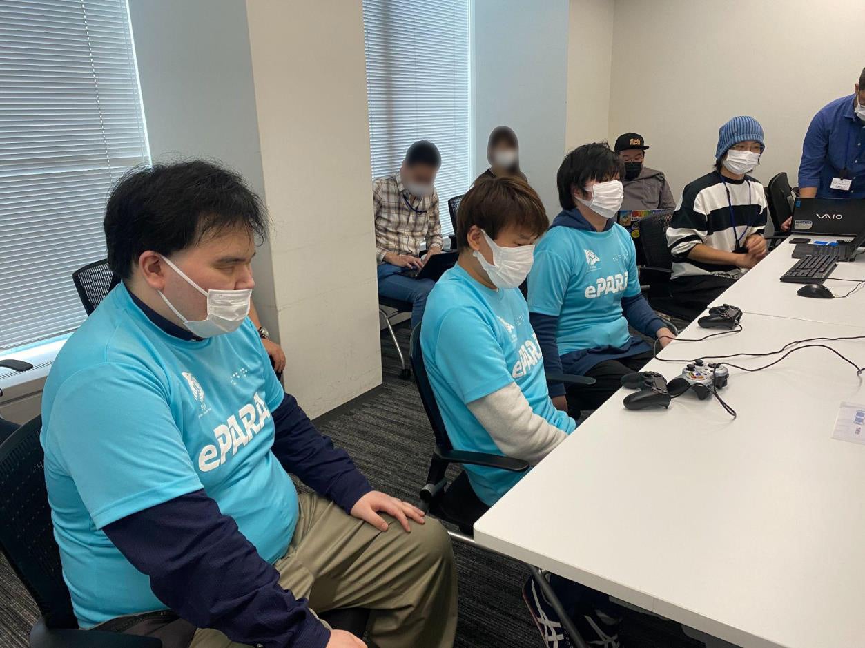 ▲全盲の3人がストリートファイター6をプレイし、サウンドアクセシビリティを分析する様子