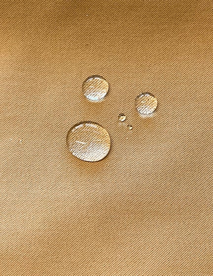 撥水&UVカットもできる多機能素材を使用