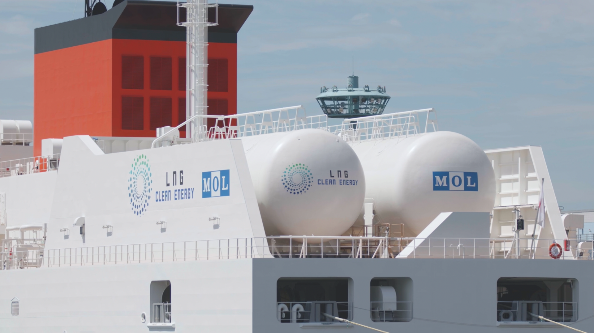 〈LNG燃料用ガスタンクの様子〉