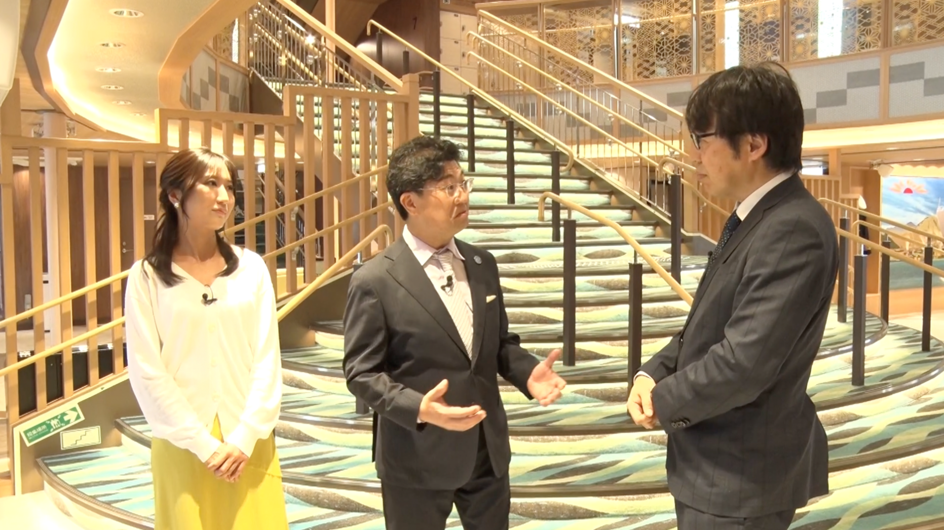 さんふわらあ くれない の船内